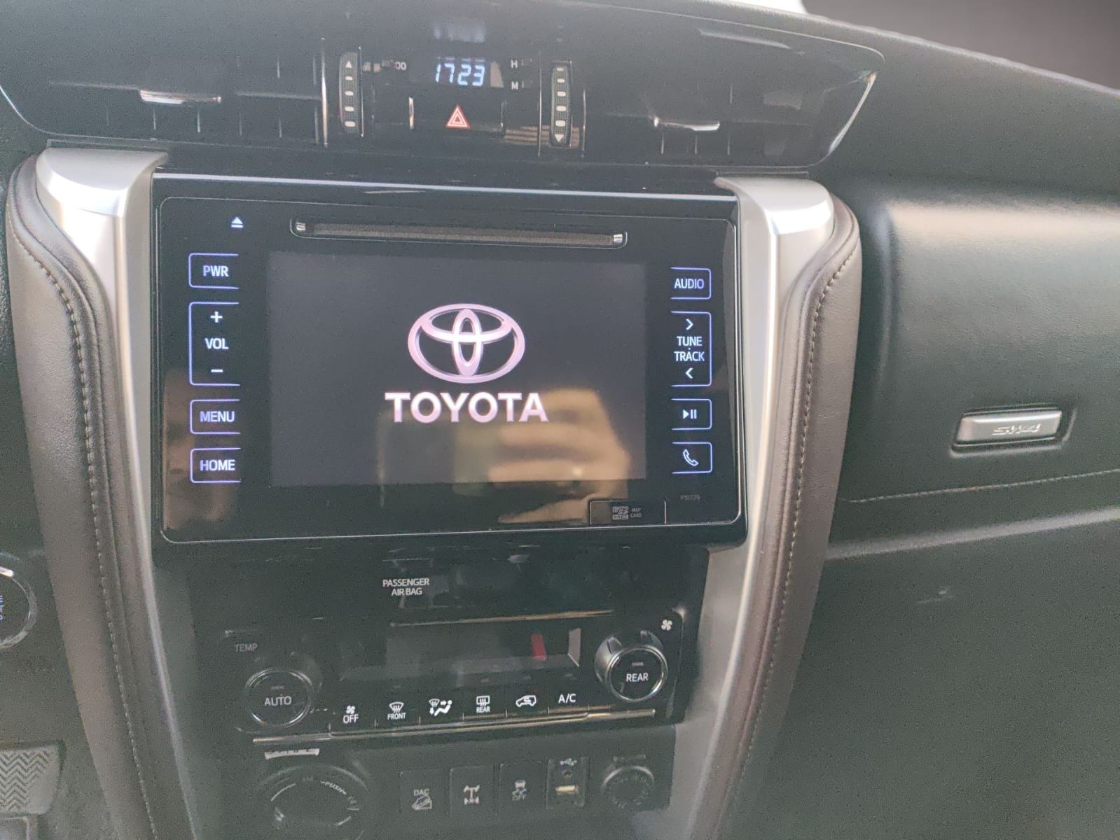 Toyota Hilux Cd Srx 4X4 2.8 TDI 16V Diesel Aut. - foto 8