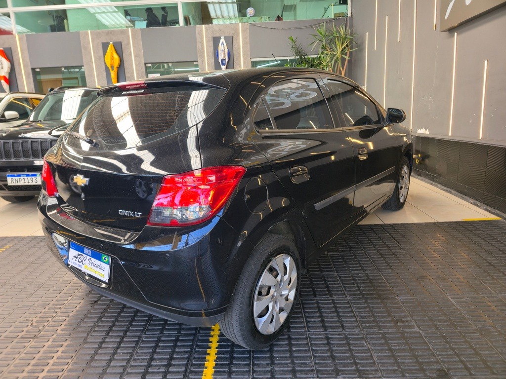 Chevrolet Onix Hatch LT 1.4 8V Flexpower 5P Aut. - foto 12