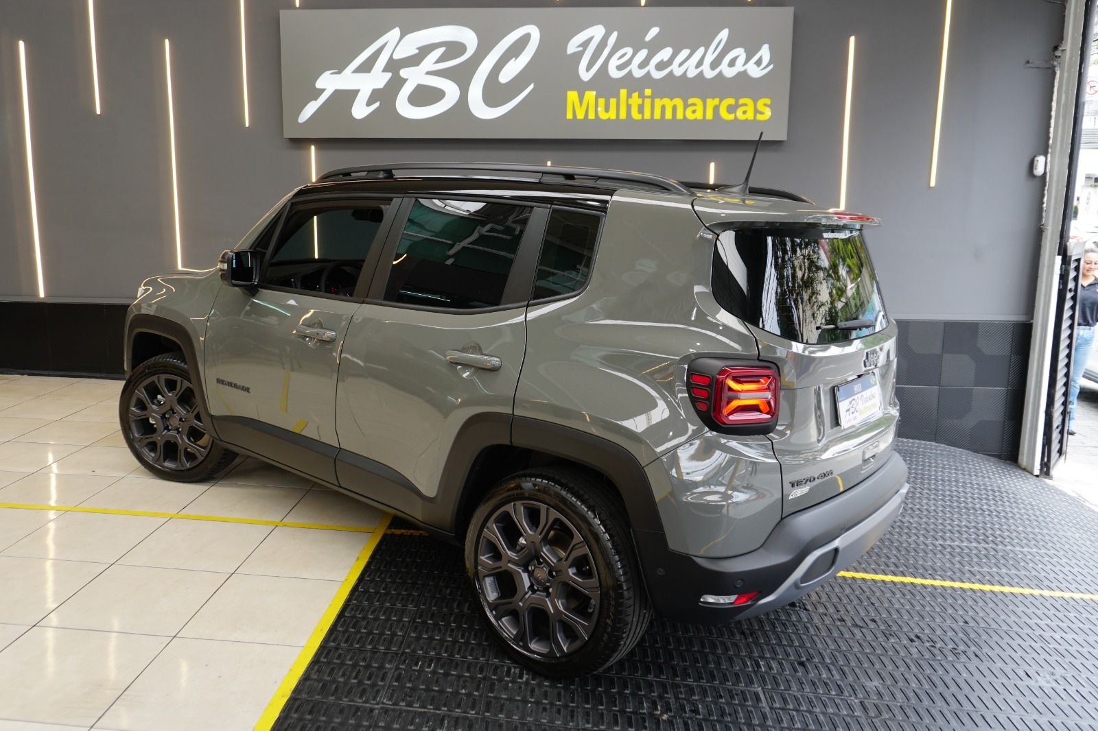 Jeep Renegade S T270 1.3 Tb 4X4 Flex Aut. - foto 2