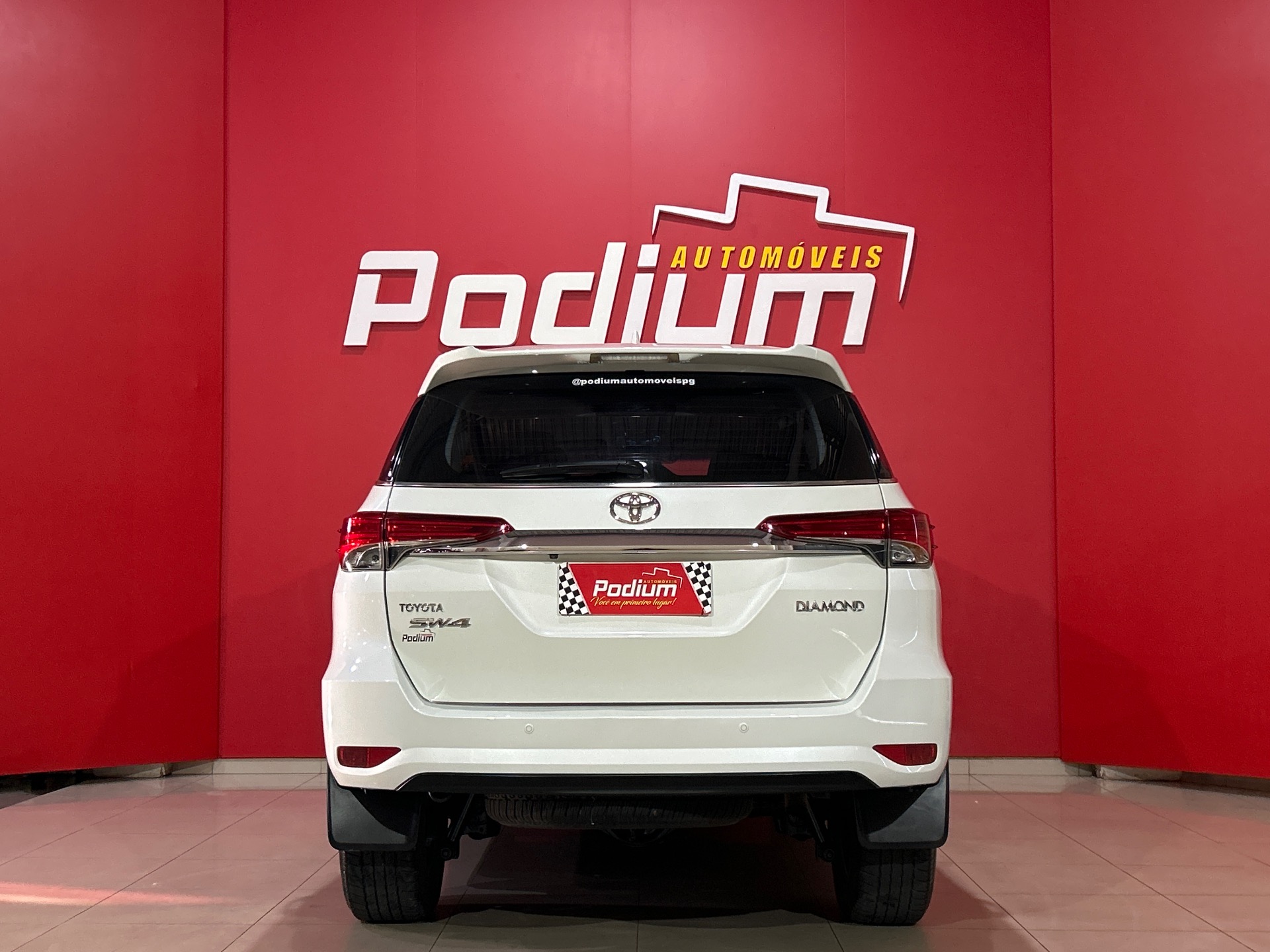 Toyota SW4 Srx Diamo. 4X4 2.8 Tb Die Aut. - foto 4