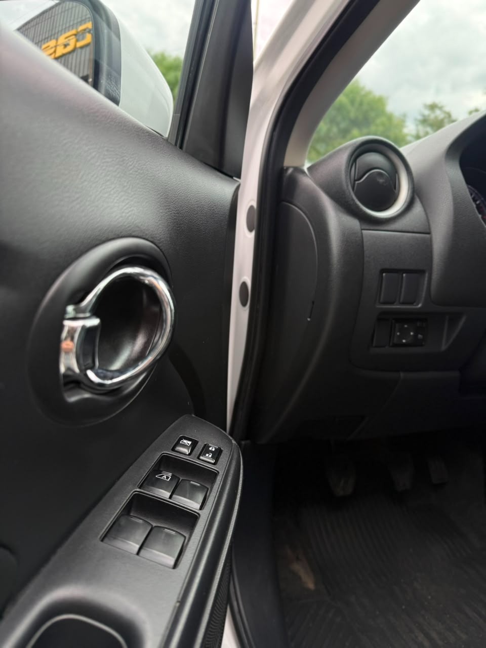 Nissan Versa Sl 1.6 16V Flex Fuel 4P Mec. - foto 5