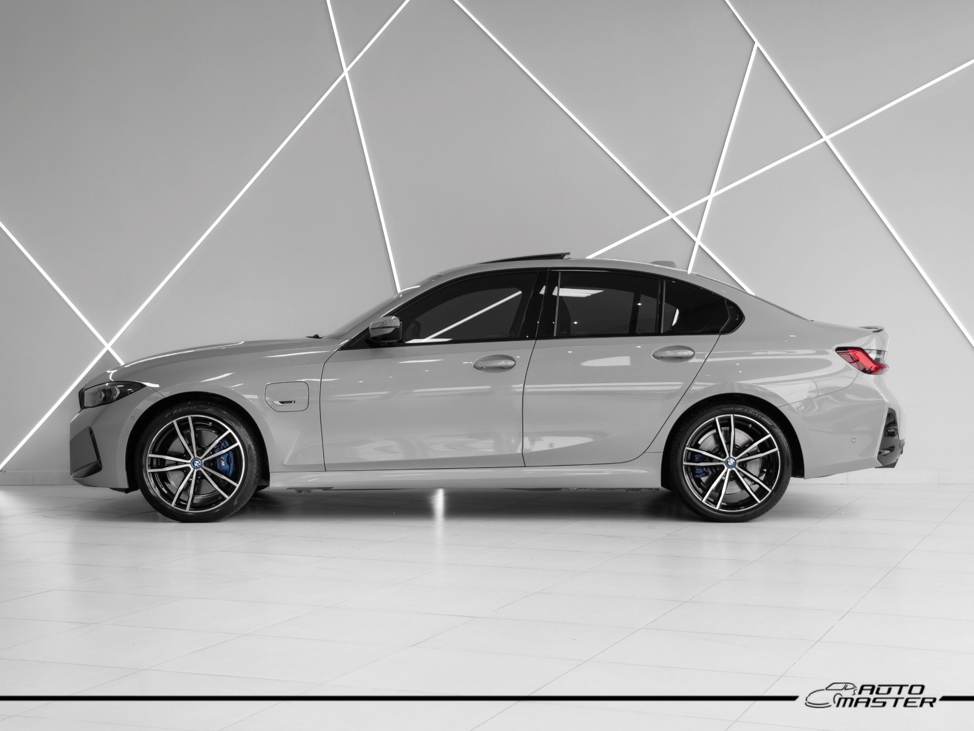 BMW 330e 2023