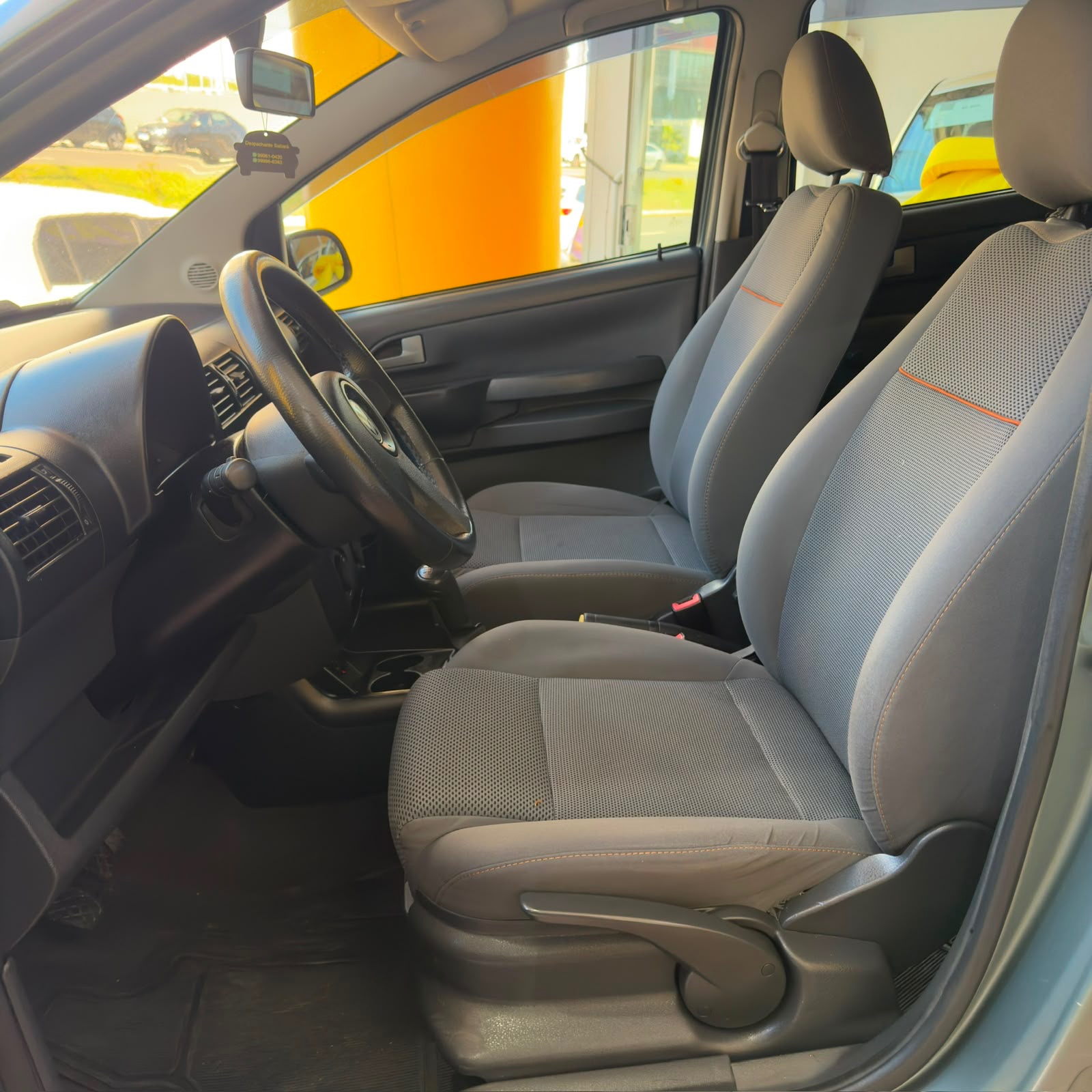 Volkswagen Fox 1.0 Mi Total Flex 8V 5P - foto 2