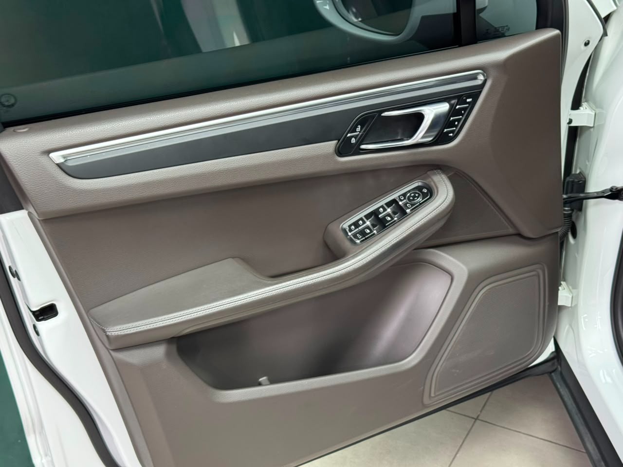 Porsche Macan 2.0 Turbo - foto 12