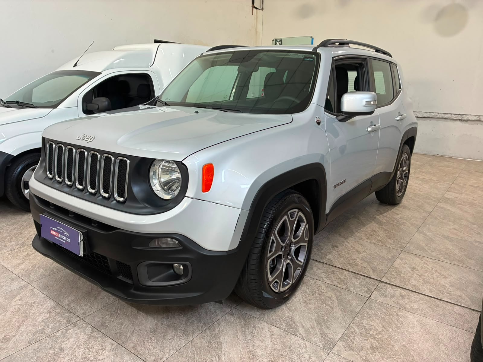 Jeep Renegade Longitude 1.8 4X2 Flex 16V Aut. - foto 2