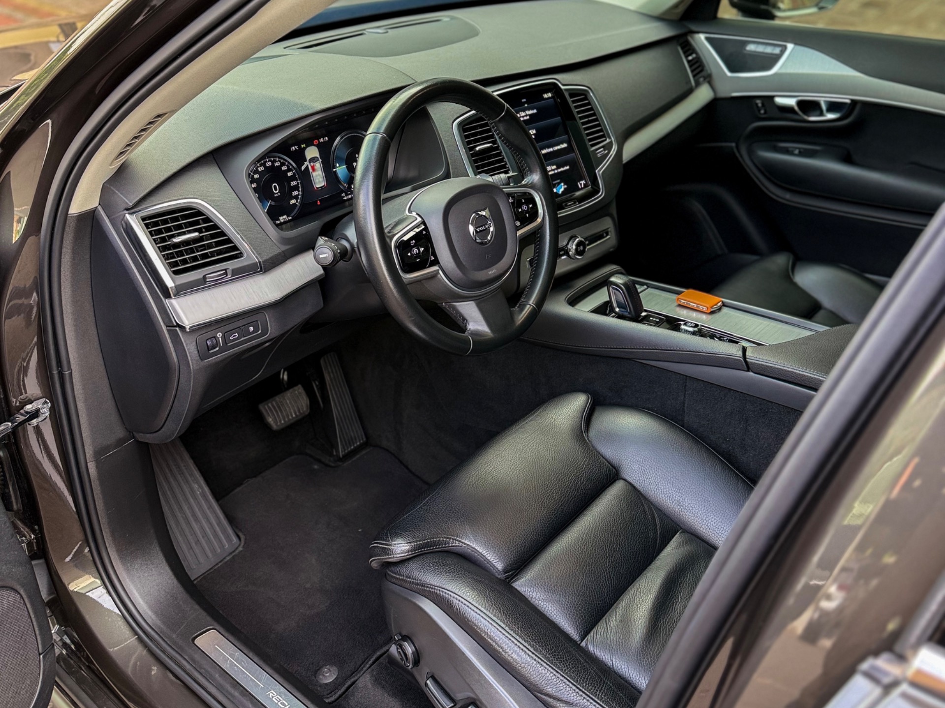 Volvo XC90 90 T 8 Momentum 2.0 (híbrido) - foto 4