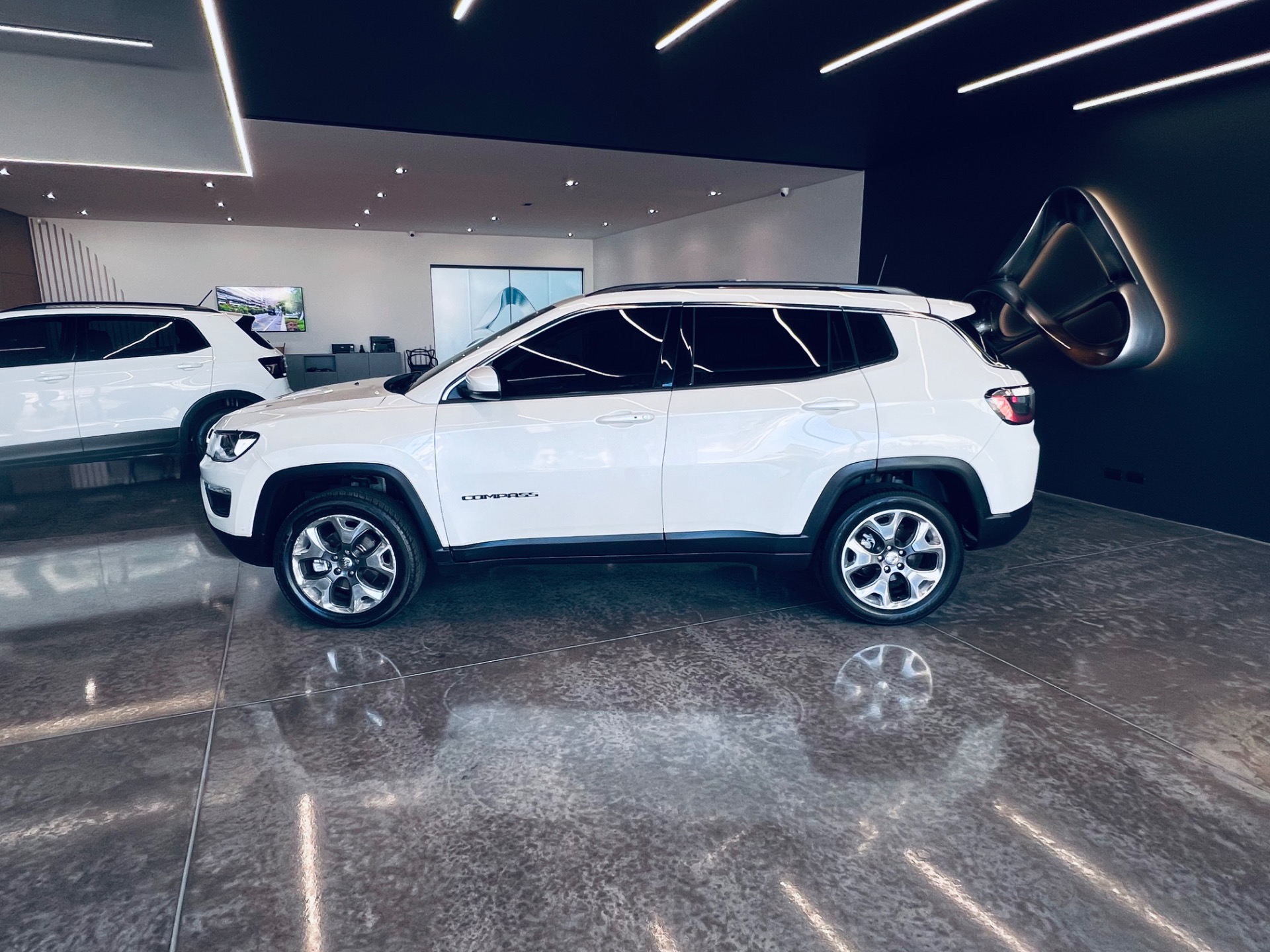 Jeep Compass Longitude 2.0 4X4 Dies. 16V Aut. - foto 8