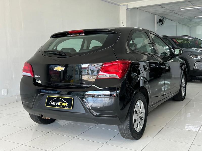 Chevrolet Onix Hatch LT 1.0 8V Flexpower 5P Mec. - foto 6