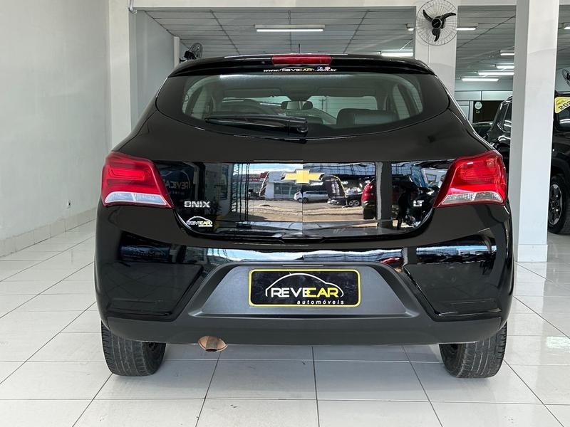 Chevrolet Onix Hatch LT 1.0 8V Flexpower 5P Mec. - foto 5