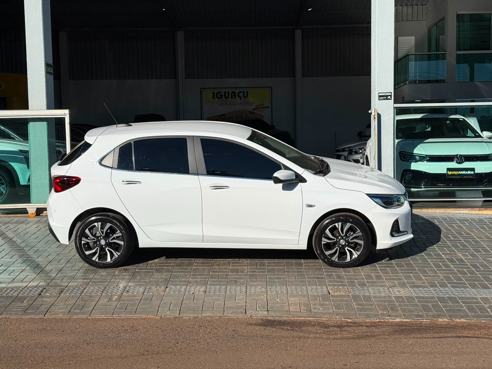 Chevrolet Onix Hatch Prem. 1.0 12V Tb Flex 5P Aut. - foto 4