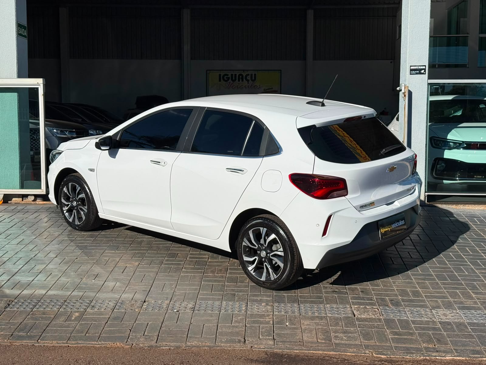 Chevrolet Onix Hatch Prem. 1.0 12V Tb Flex 5P Aut. - foto 5