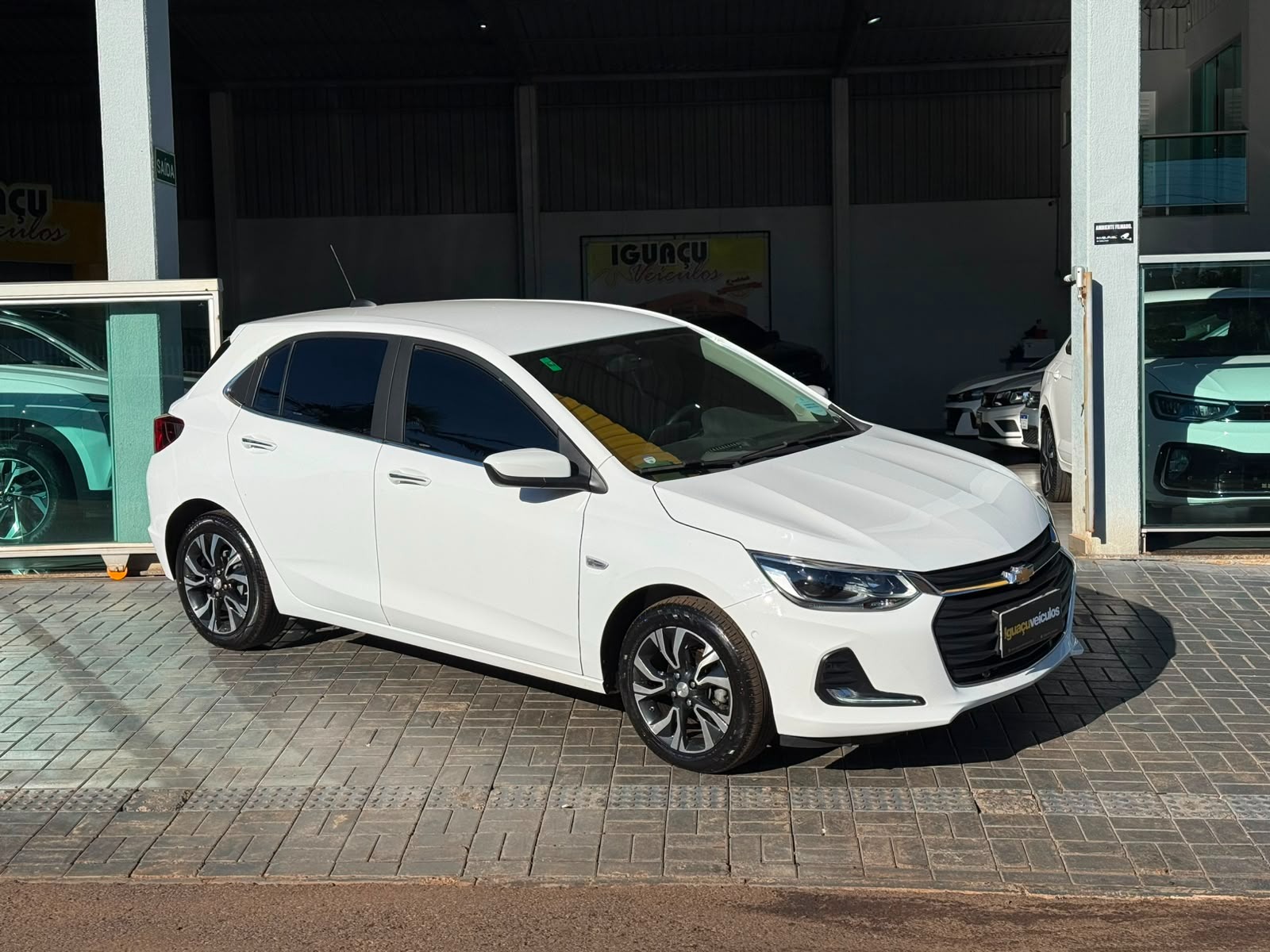 Chevrolet Onix Hatch Prem. 1.0 12V Tb Flex 5P Aut. - foto 2