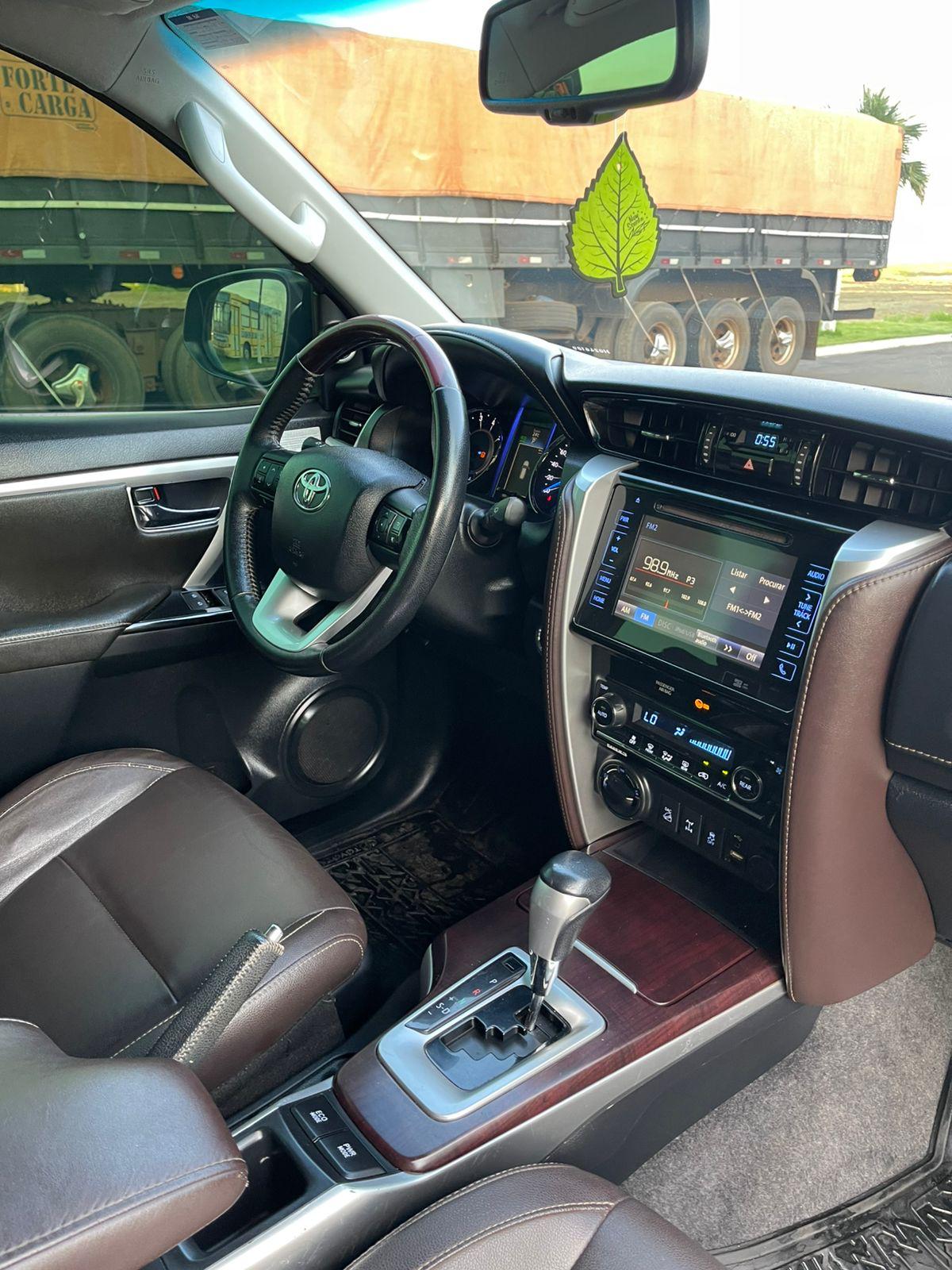 Toyota Hilux Srx 4X4 2.8 TDI 16V Dies. Aut. - foto 15