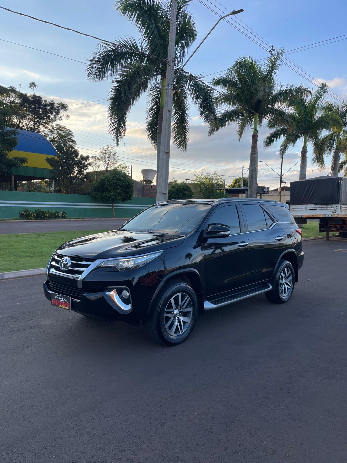 Toyota Hilux Srx 4X4 2.8 TDI 16V Dies. Aut. - foto 2