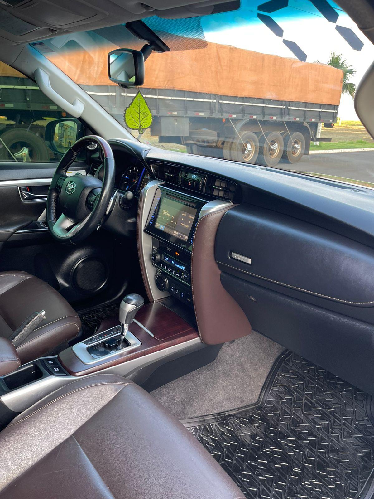 Toyota Hilux Srx 4X4 2.8 TDI 16V Dies. Aut. - foto 14