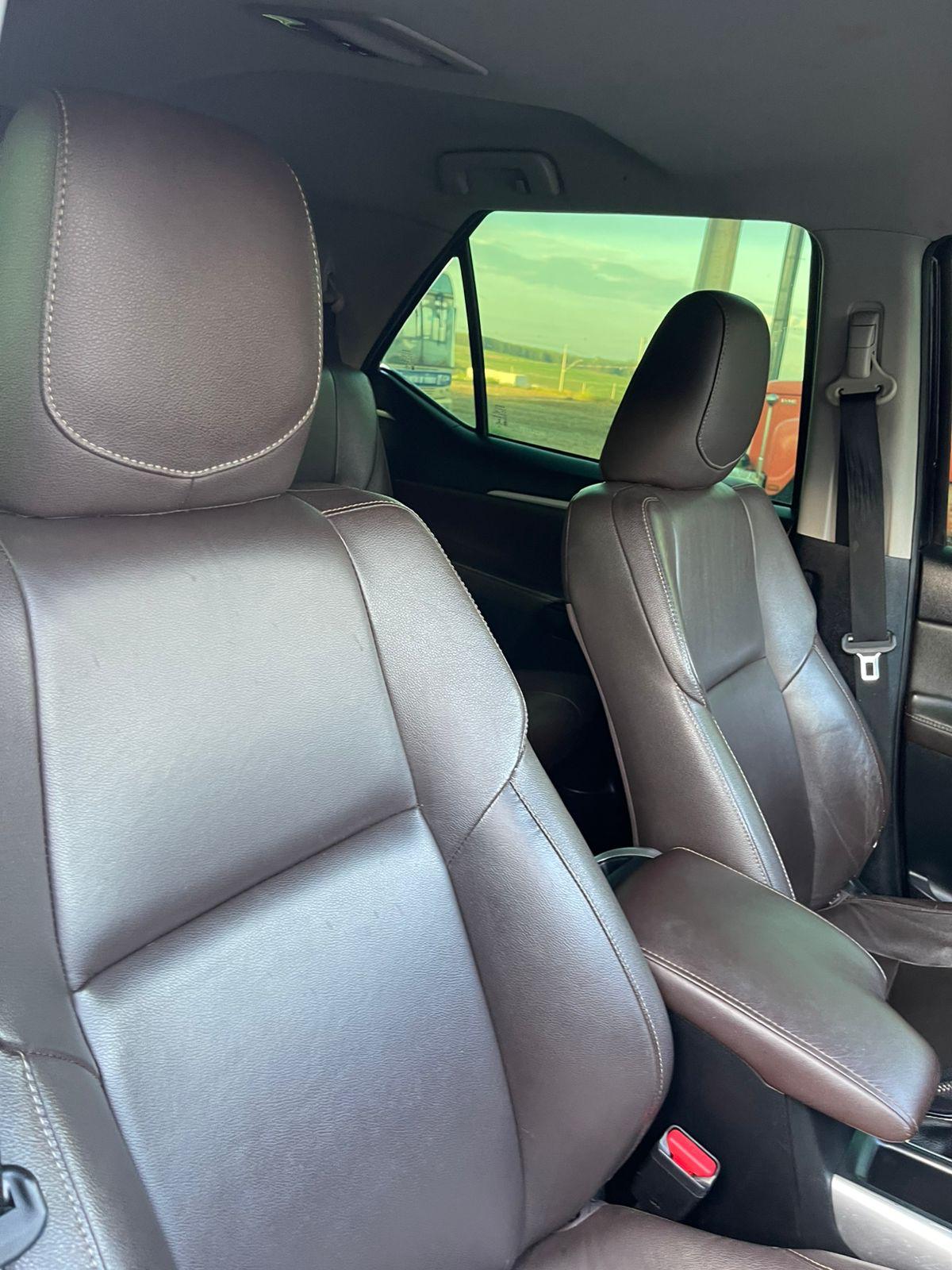 Toyota Hilux Srx 4X4 2.8 TDI 16V Dies. Aut. - foto 12