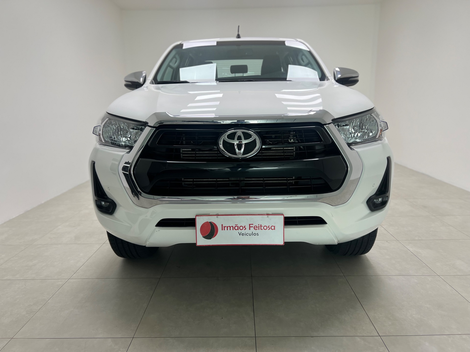 Toyota Hilux Cd Srv 4X4 2.8 TDI Diesel Aut. - foto 3
