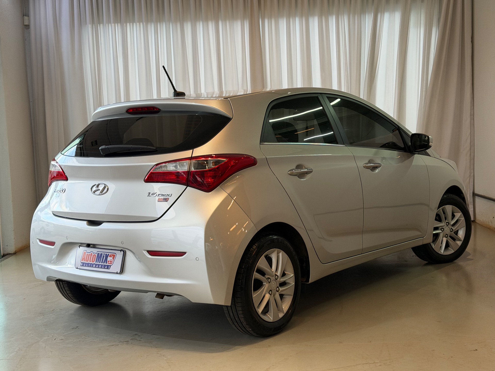 Hyundai HB20 Premium 1.6 Flex 16V Mec. - foto 6