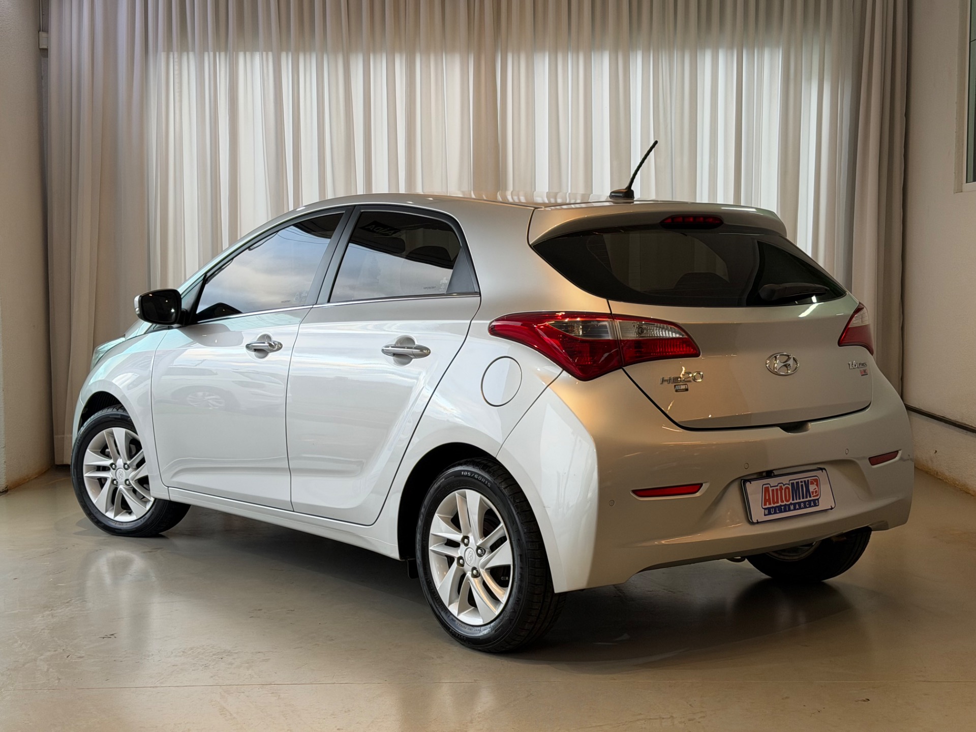 Hyundai HB20 Premium 1.6 Flex 16V Mec. - foto 4