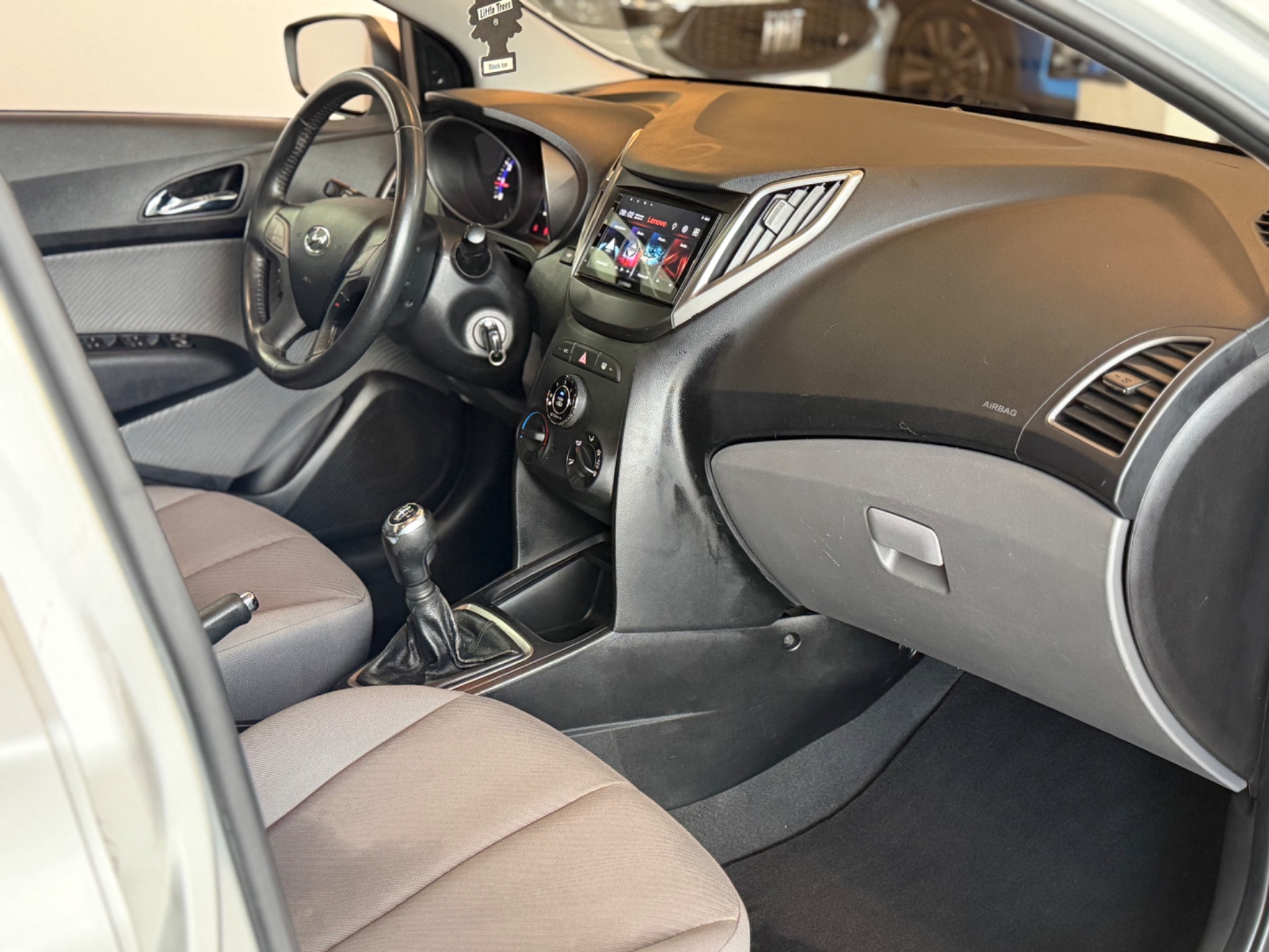 Hyundai HB20 Premium 1.6 Flex 16V Mec. - foto 18