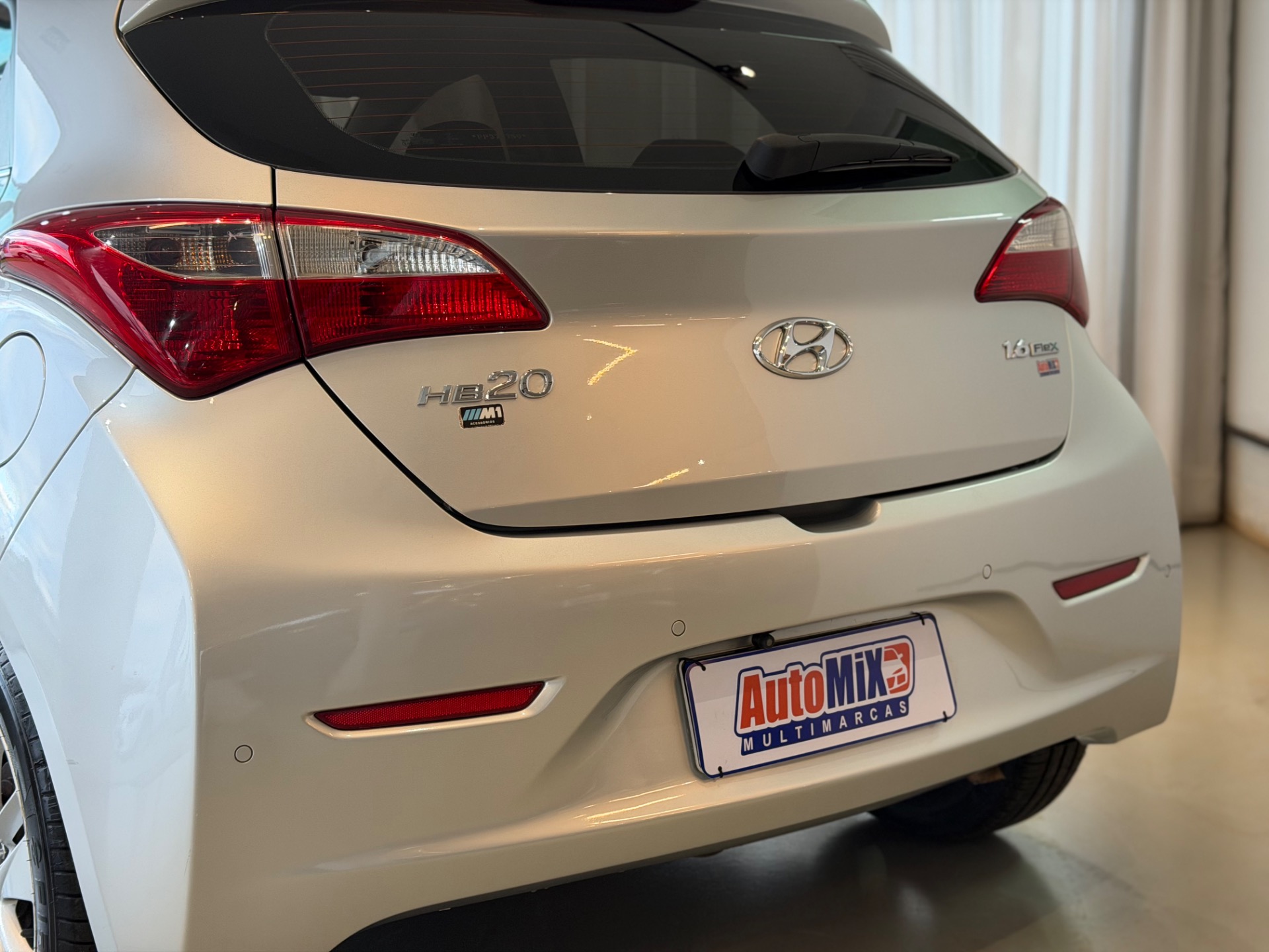 Hyundai HB20 Premium 1.6 Flex 16V Mec. - foto 8