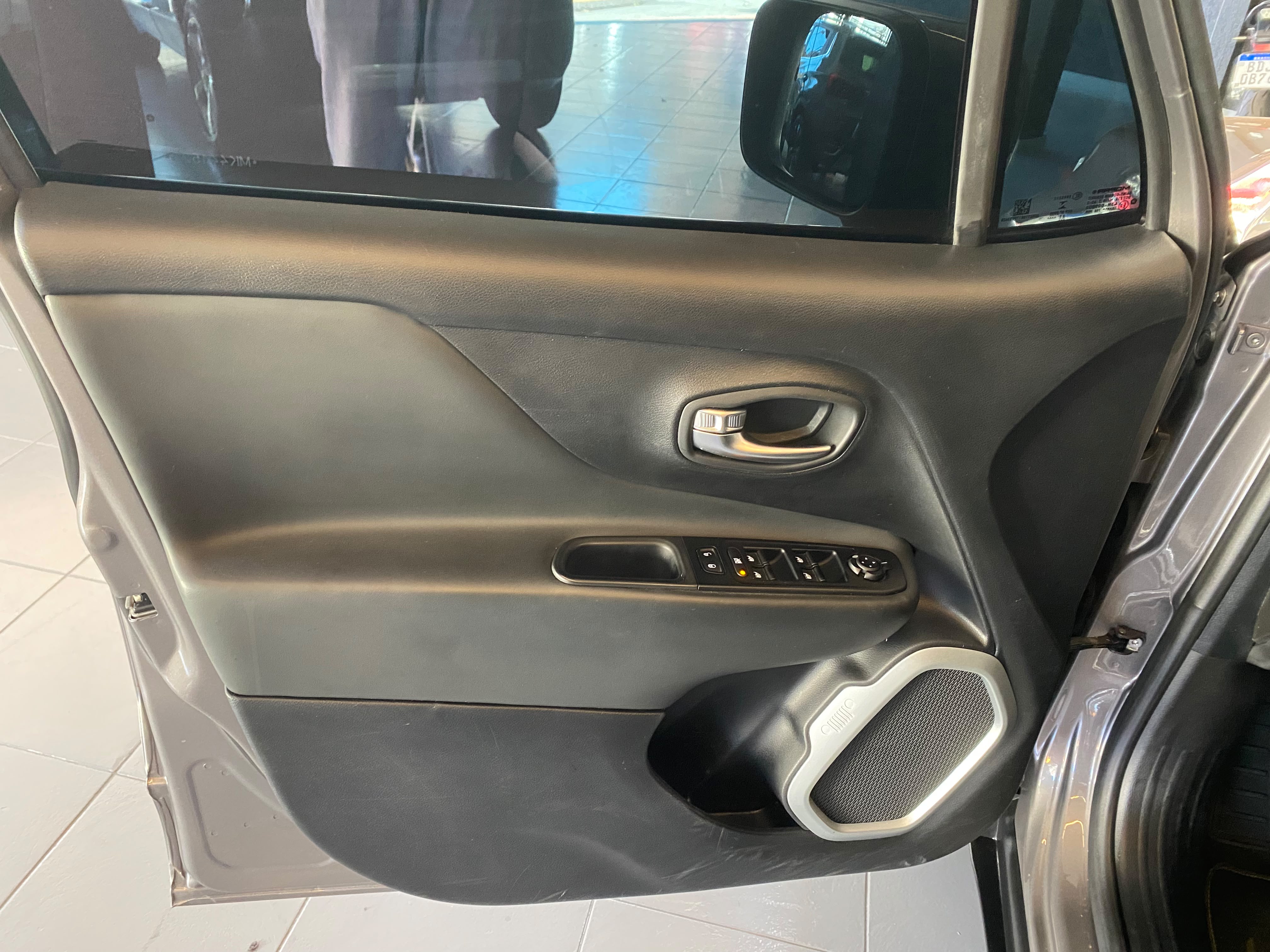 Jeep Renegade Longitude 1.8 4X2 Flex 16V Aut. - foto 13