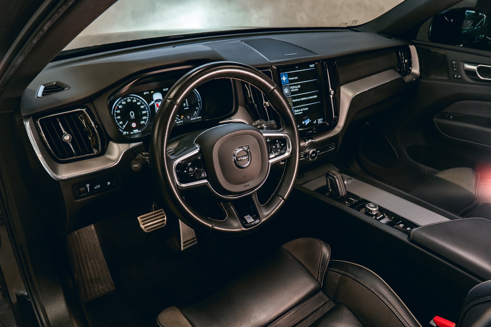 Volvo XC60 6.0 T 8 R Design 2.0 (híbrido) - foto 9