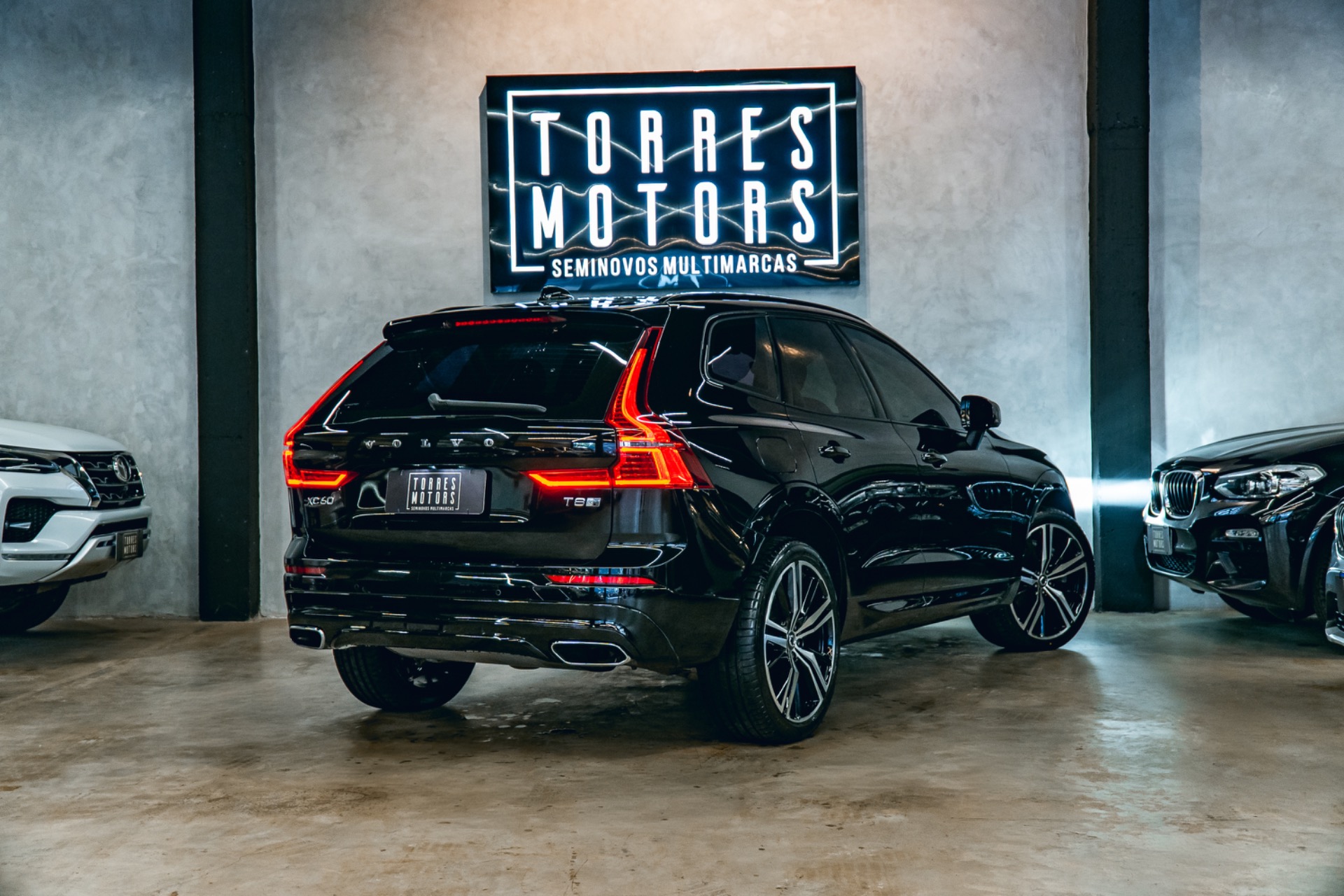 Volvo XC60 6.0 T 8 R Design 2.0 (híbrido) - foto 3