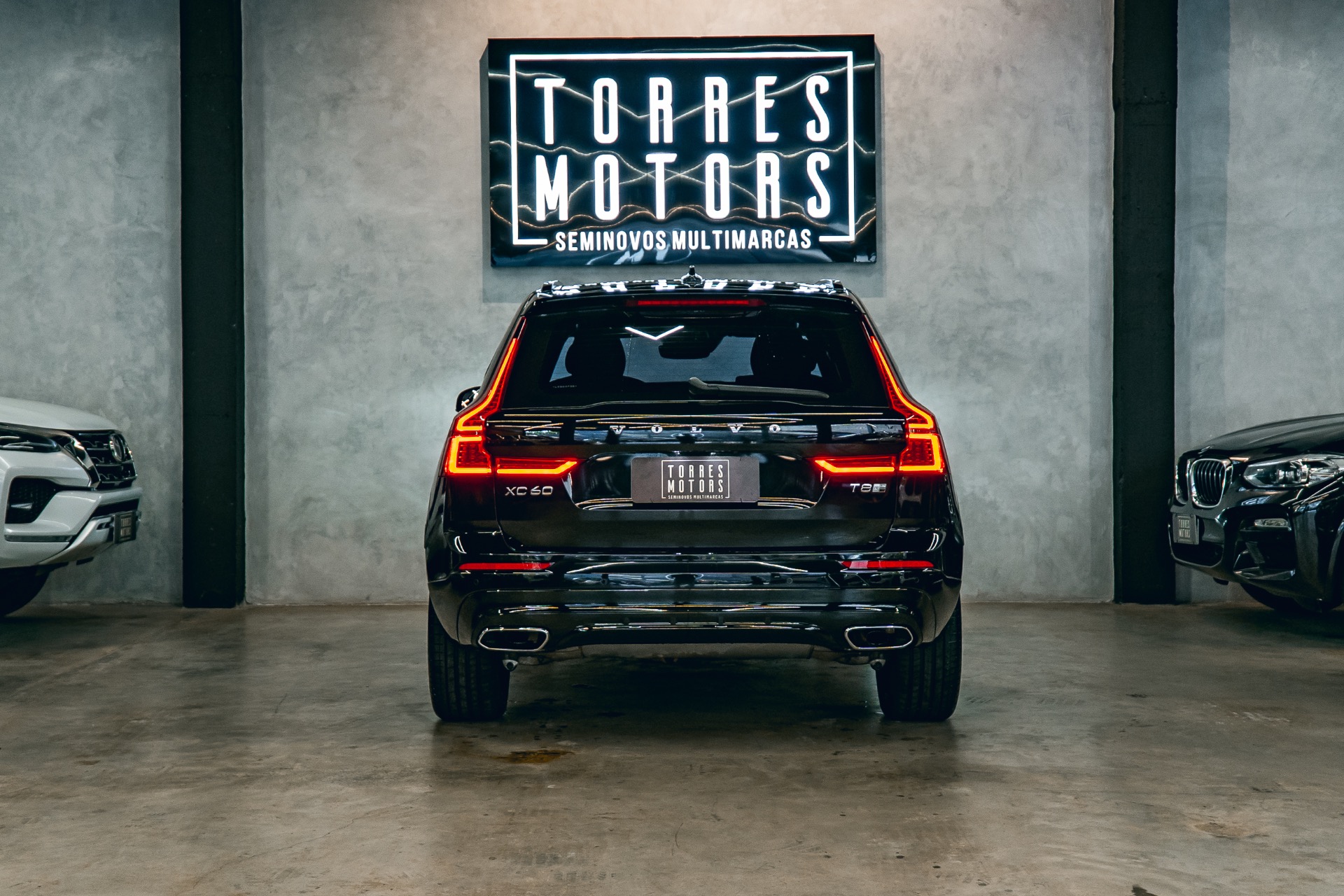 Volvo XC60 6.0 T 8 R Design 2.0 (híbrido) - foto 4