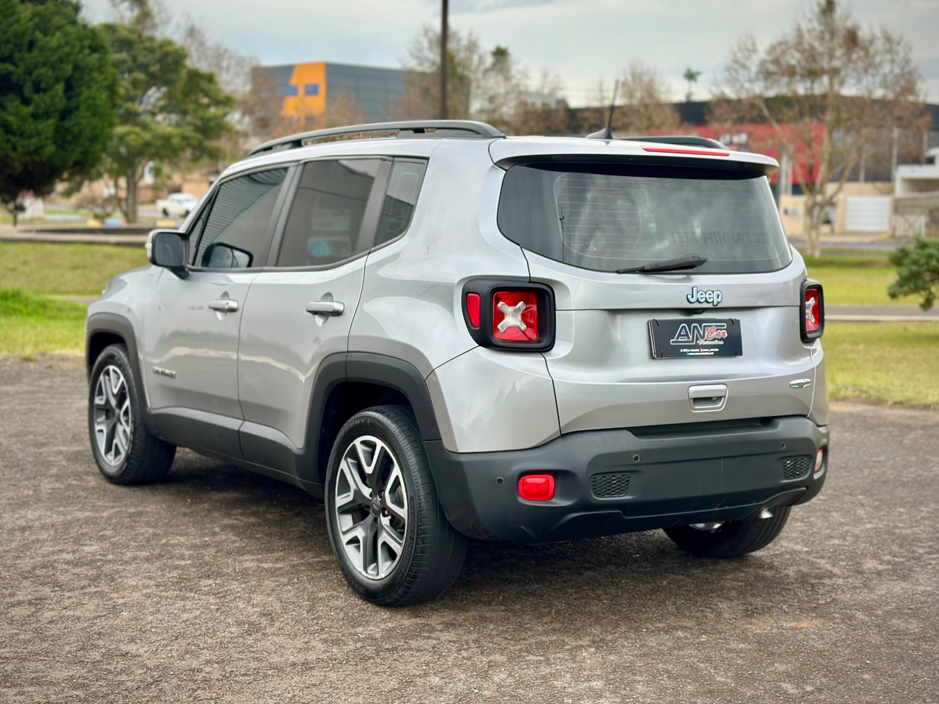 Jeep Renegade Longitude 1.8 4X2 Flex 16V Aut. - foto 4