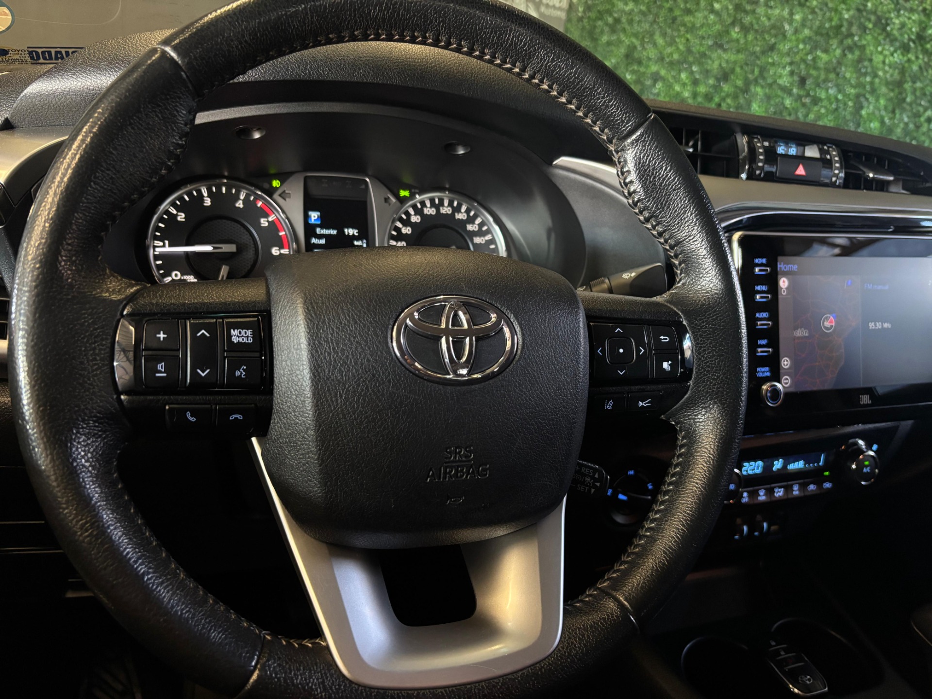 Toyota Hilux Cd Srx 4X4 2.8 TDI 16V Diesel Aut. - foto 12