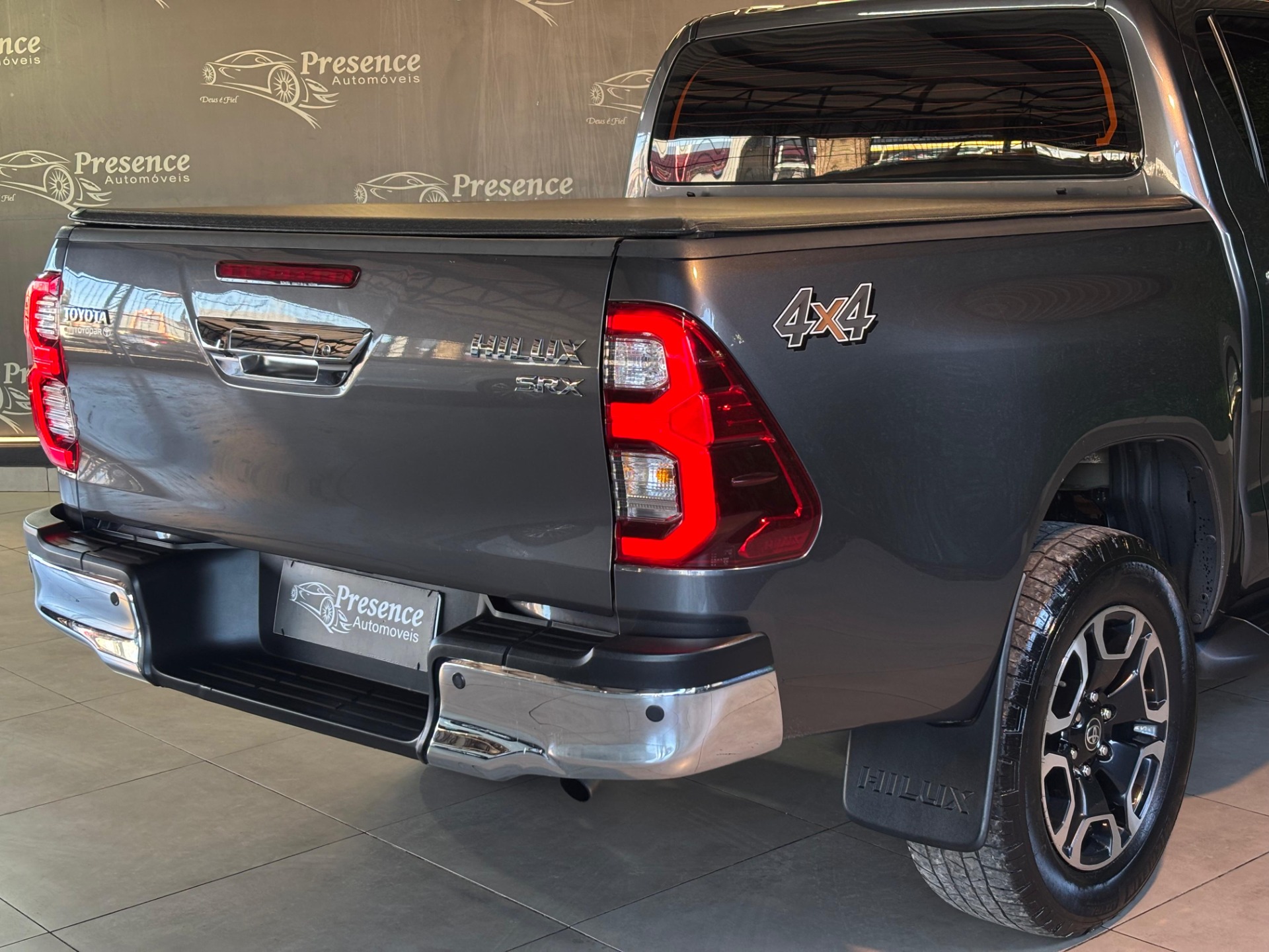 Toyota Hilux Cd Srx 4X4 2.8 TDI 16V Diesel Aut. - foto 6