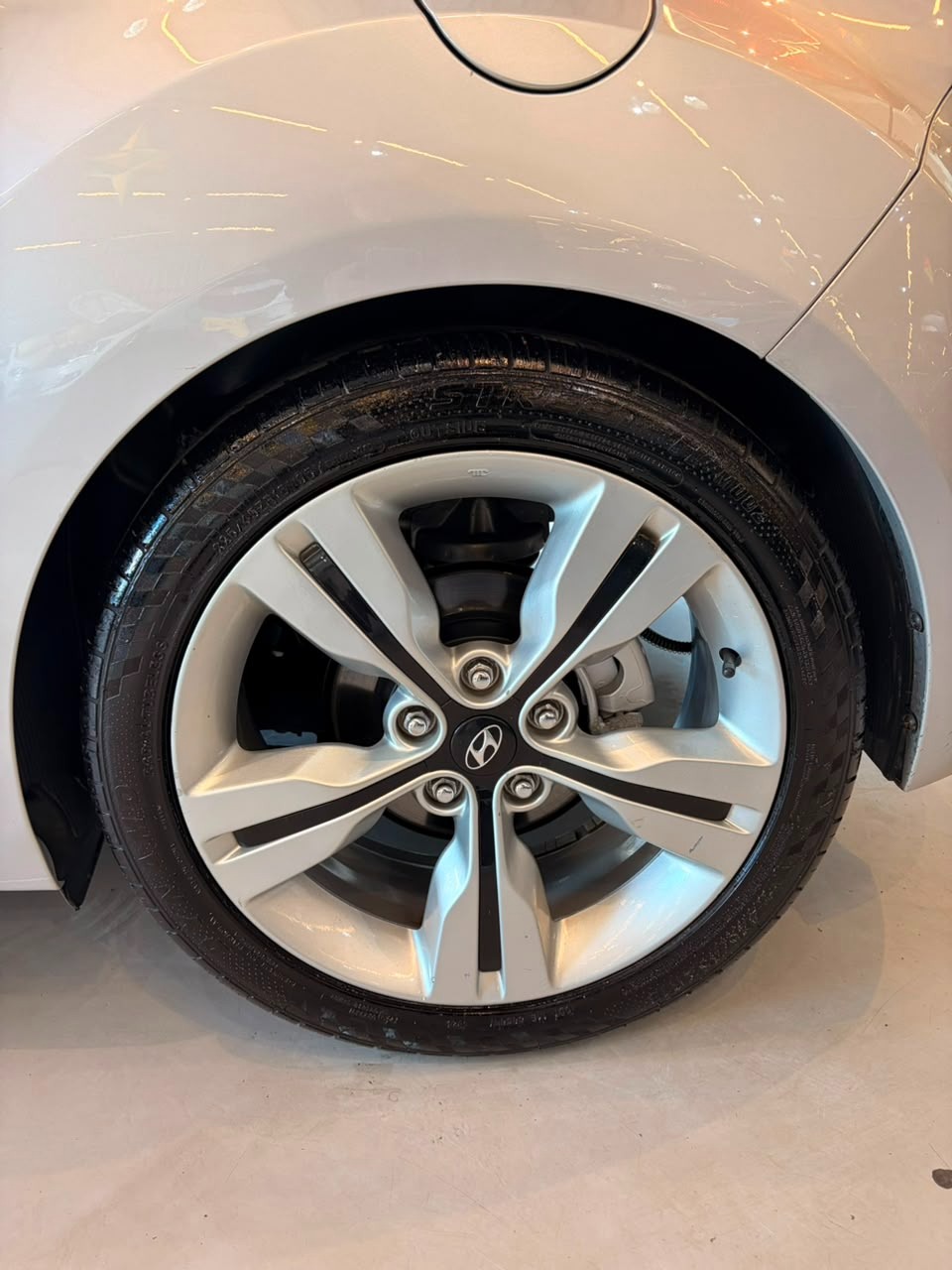 Hyundai Veloster 1.6 16V 140cv Aut. - foto 4
