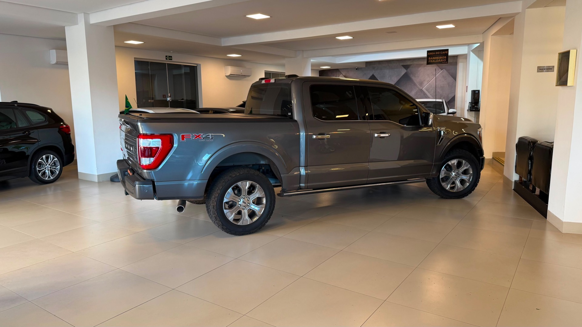 Ford F-150 Platinum 4X4 5.0 V8 - foto 3