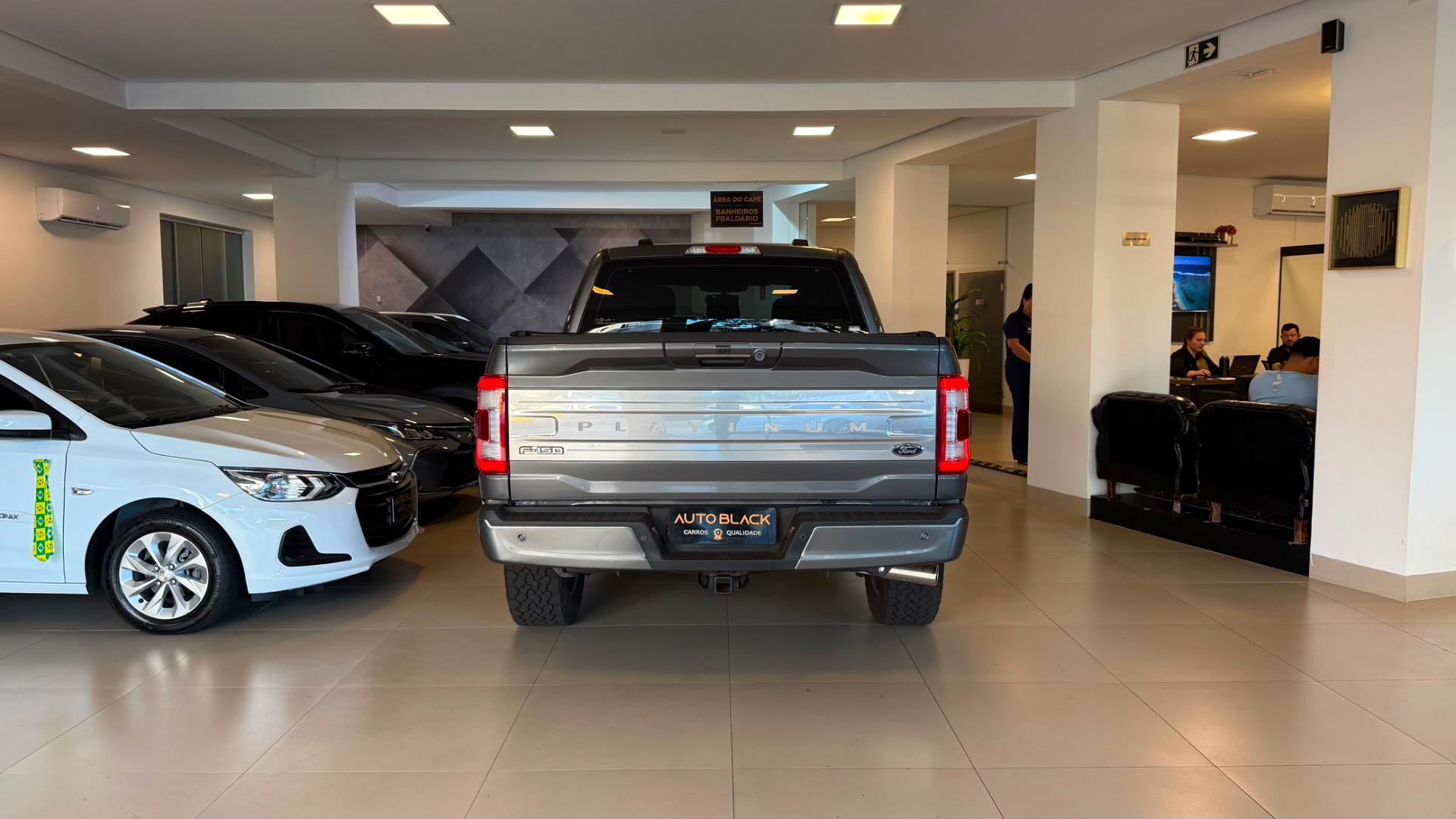 Ford F-150 Platinum 4X4 5.0 V8 - foto 2