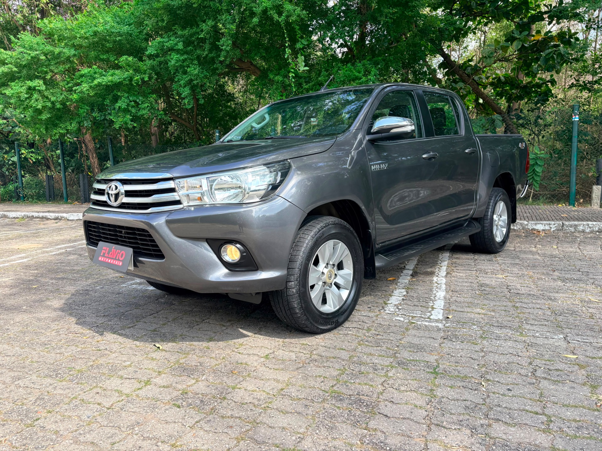 Toyota Hilux Cd Srv 4X4 2.8 TDI Diesel Aut. - foto 2