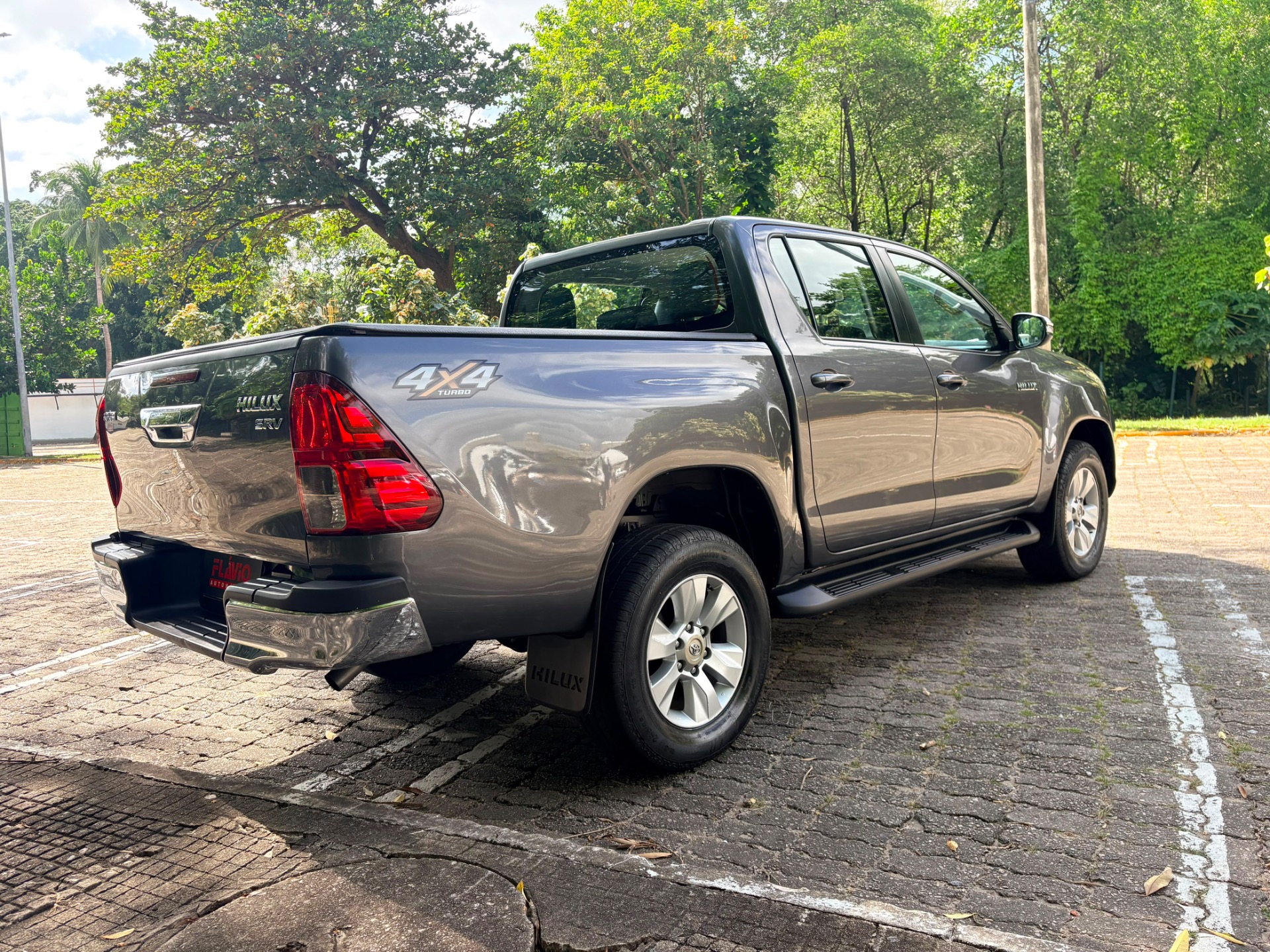 Toyota Hilux Cd Srv 4X4 2.8 TDI Diesel Aut. - foto 3