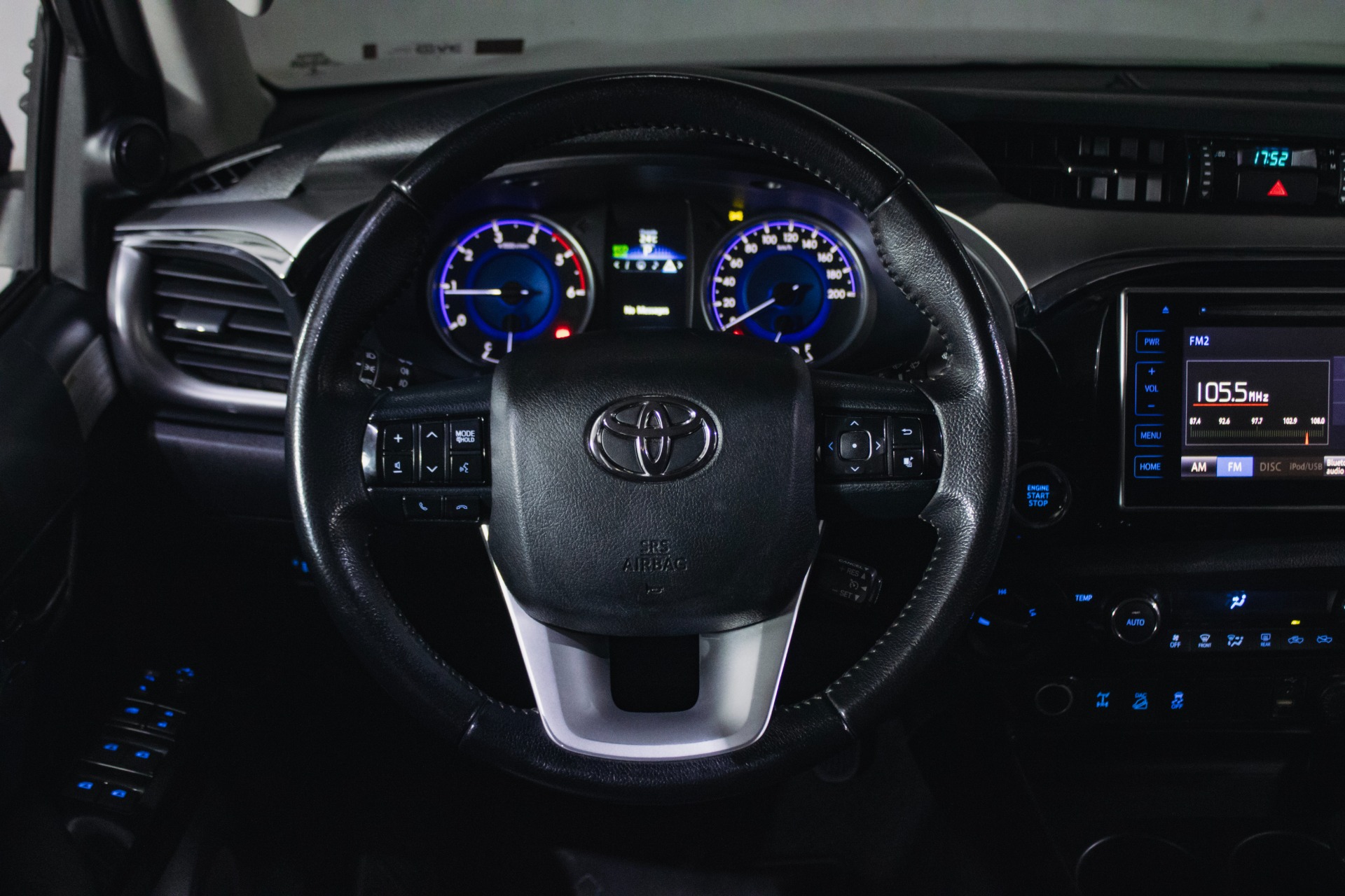 Toyota Hilux Cd Srv 4X4 2.8 TDI Diesel Aut. - foto 8