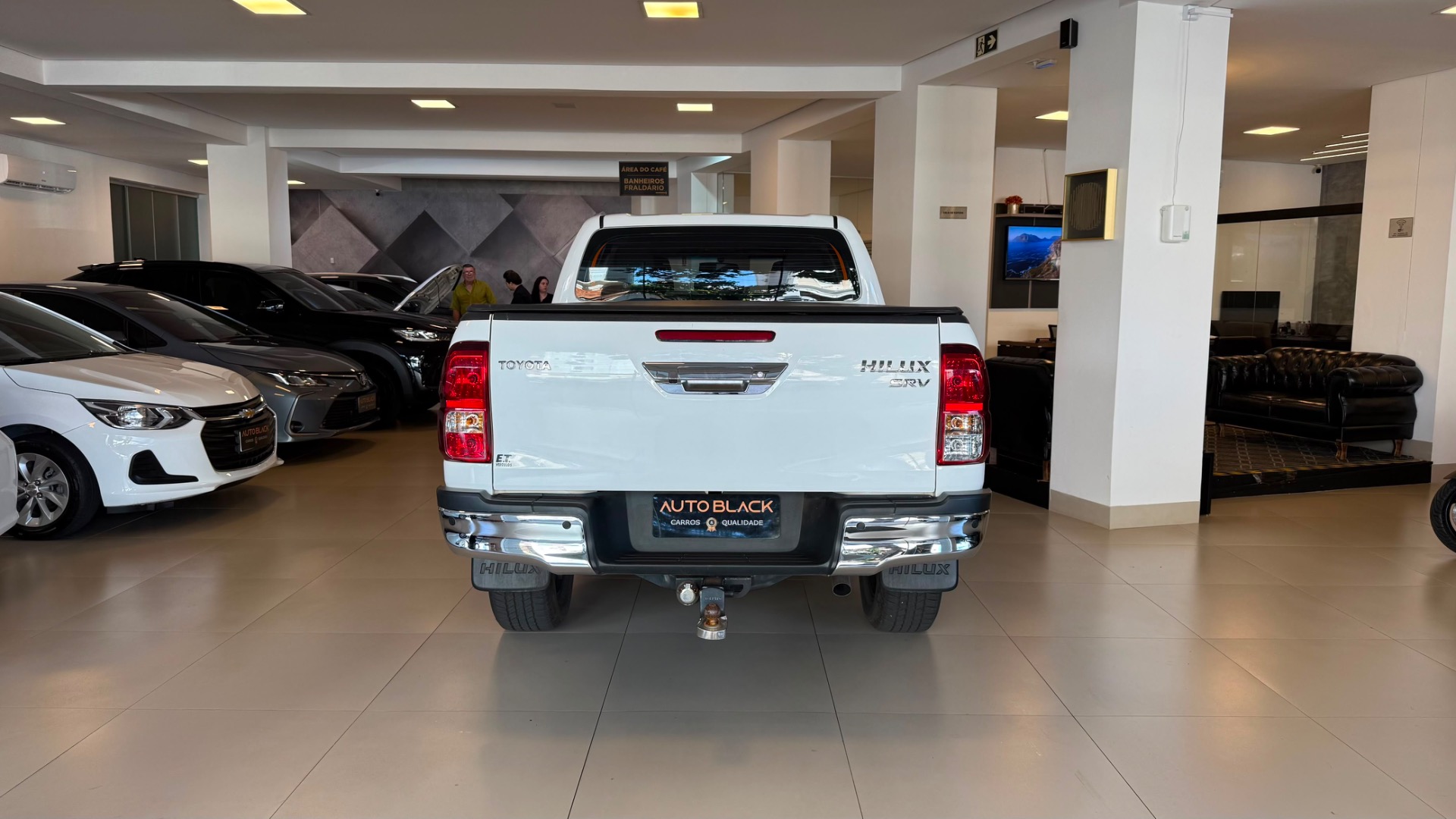 Toyota Hilux Cd Srv 4X4 2.8 TDI Diesel Aut. - foto 2