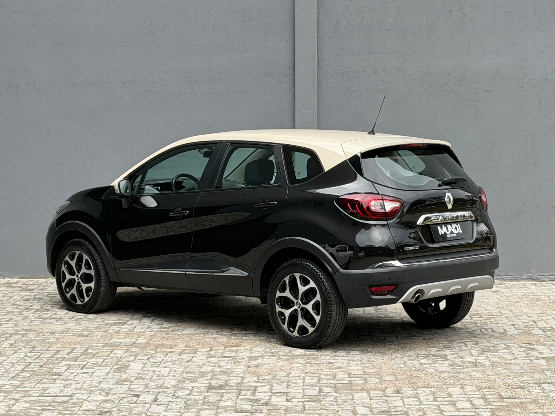 Renault Captur Intense 1.6 16V Flex 5P Aut. - foto 4