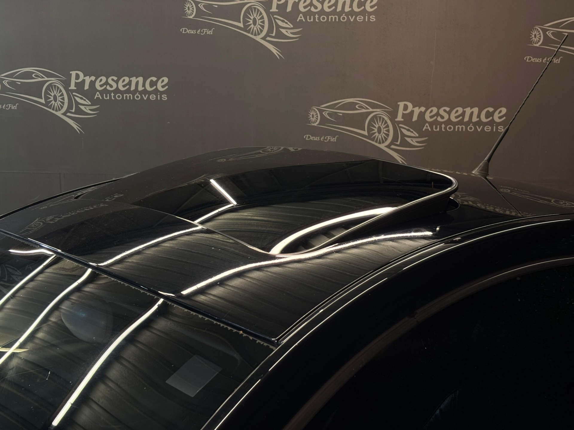 Volkswagen New Beetle 2.0 Mi Mec. Aut. - foto 4