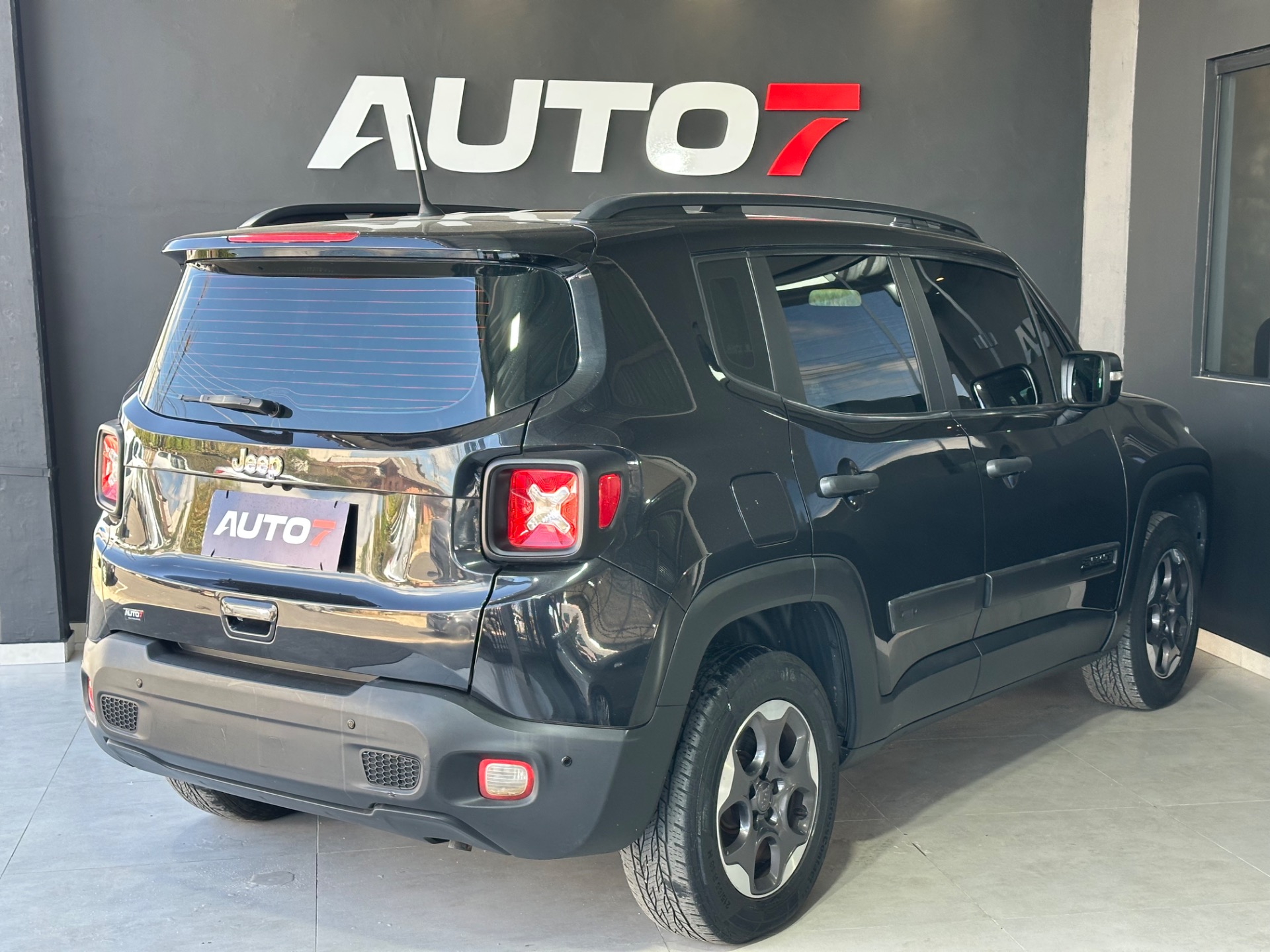 Jeep Renegade 1.8 4X2 Flex 16V Aut. - foto 4