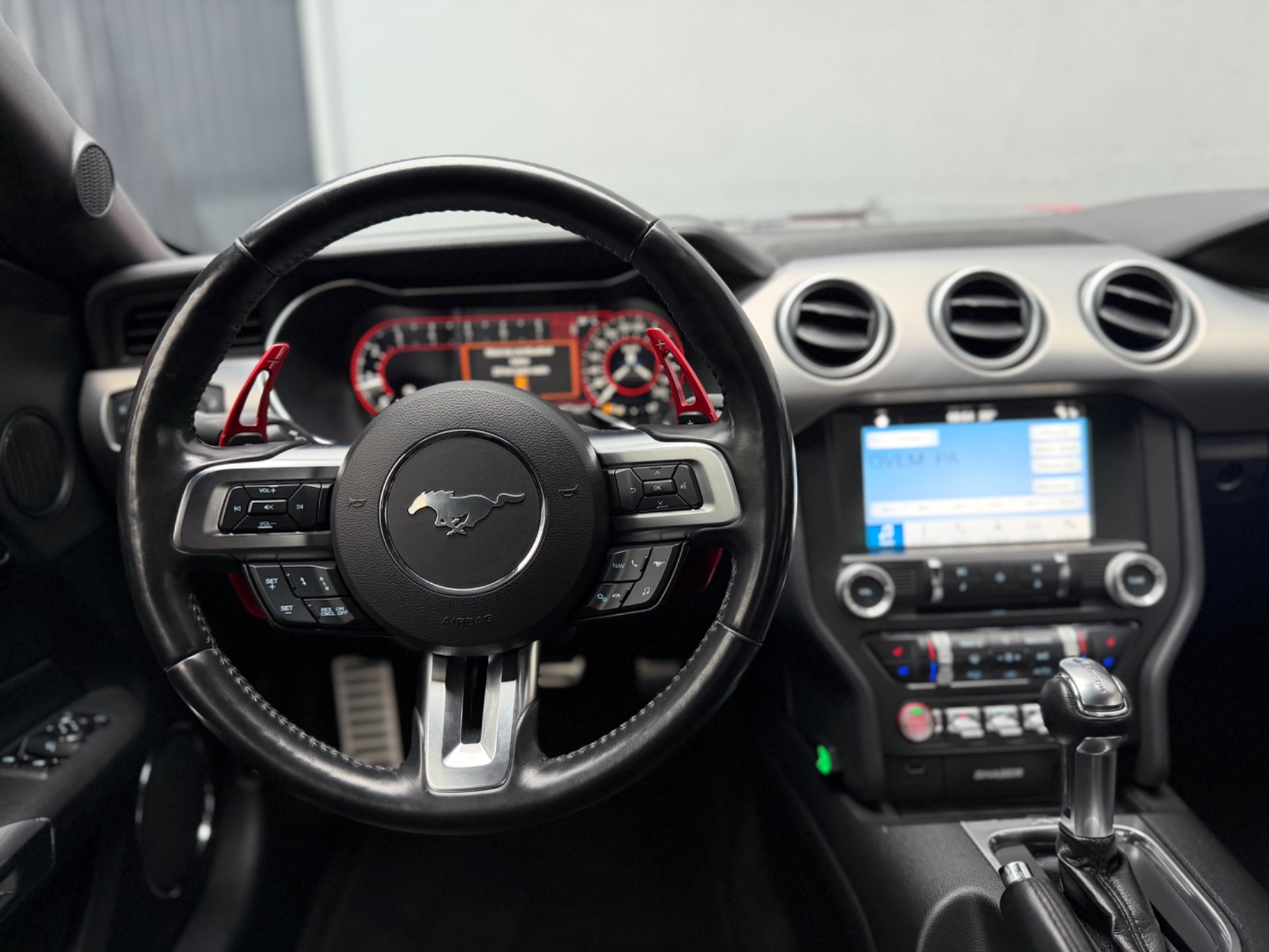 Ford Mustang GT Premium 5.0 V8 - foto 9