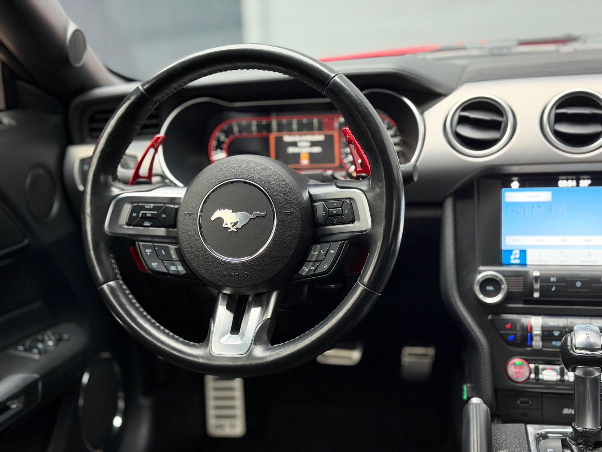 Ford Mustang GT Premium 5.0 V8 - foto 6