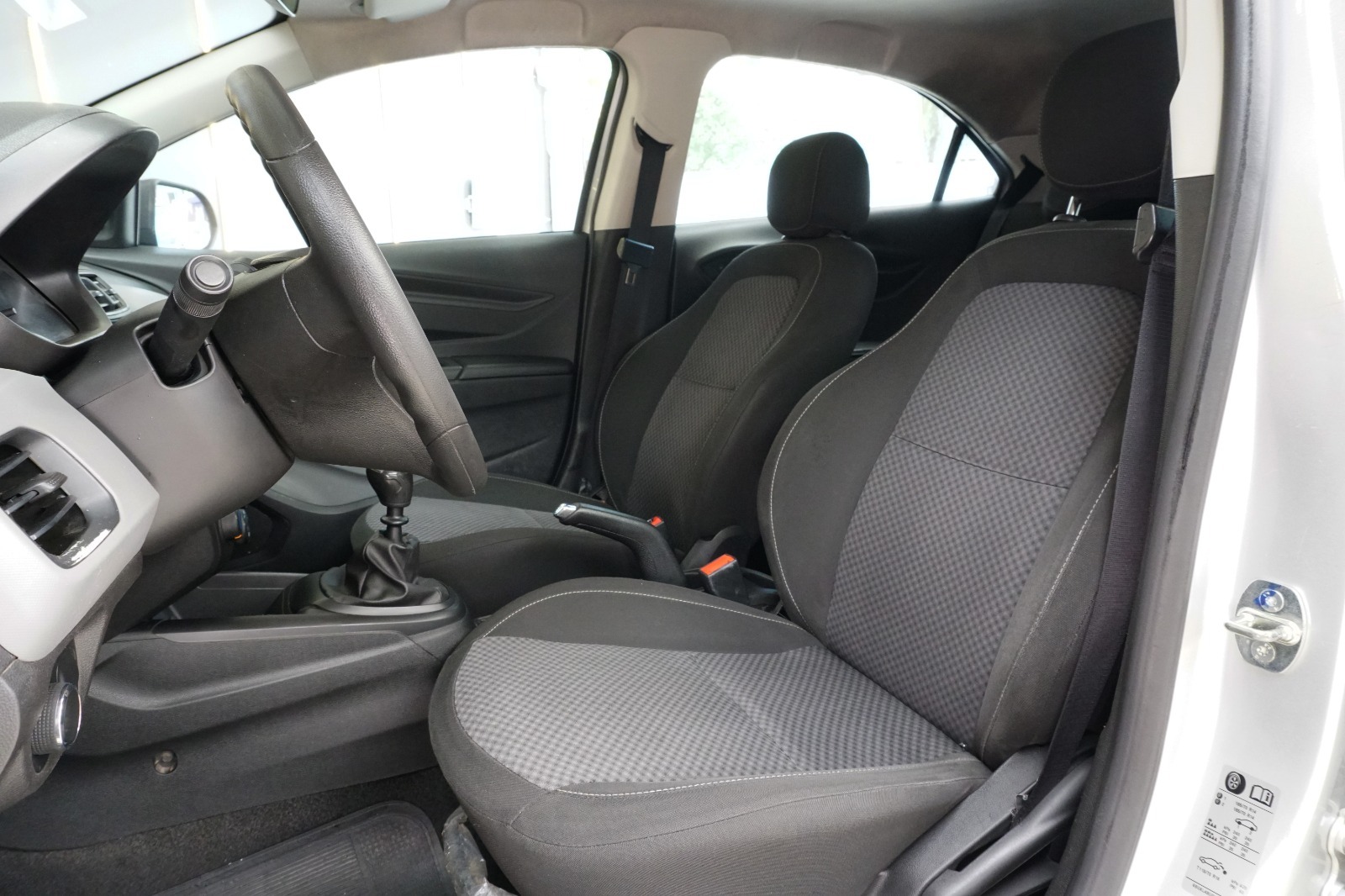 Chevrolet Onix Hatch Joy 1.0 8V Flex 5P Mec. - foto 4