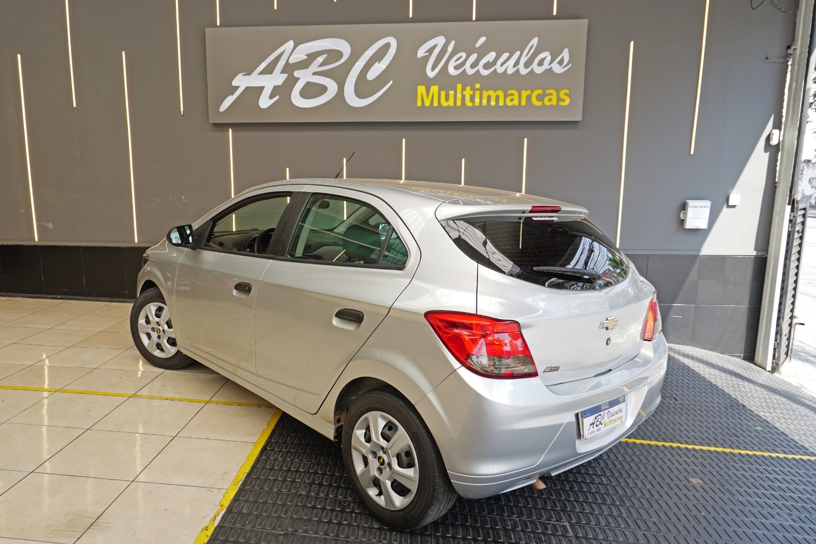 Chevrolet Onix Hatch Joy 1.0 8V Flex 5P Mec. - foto 2