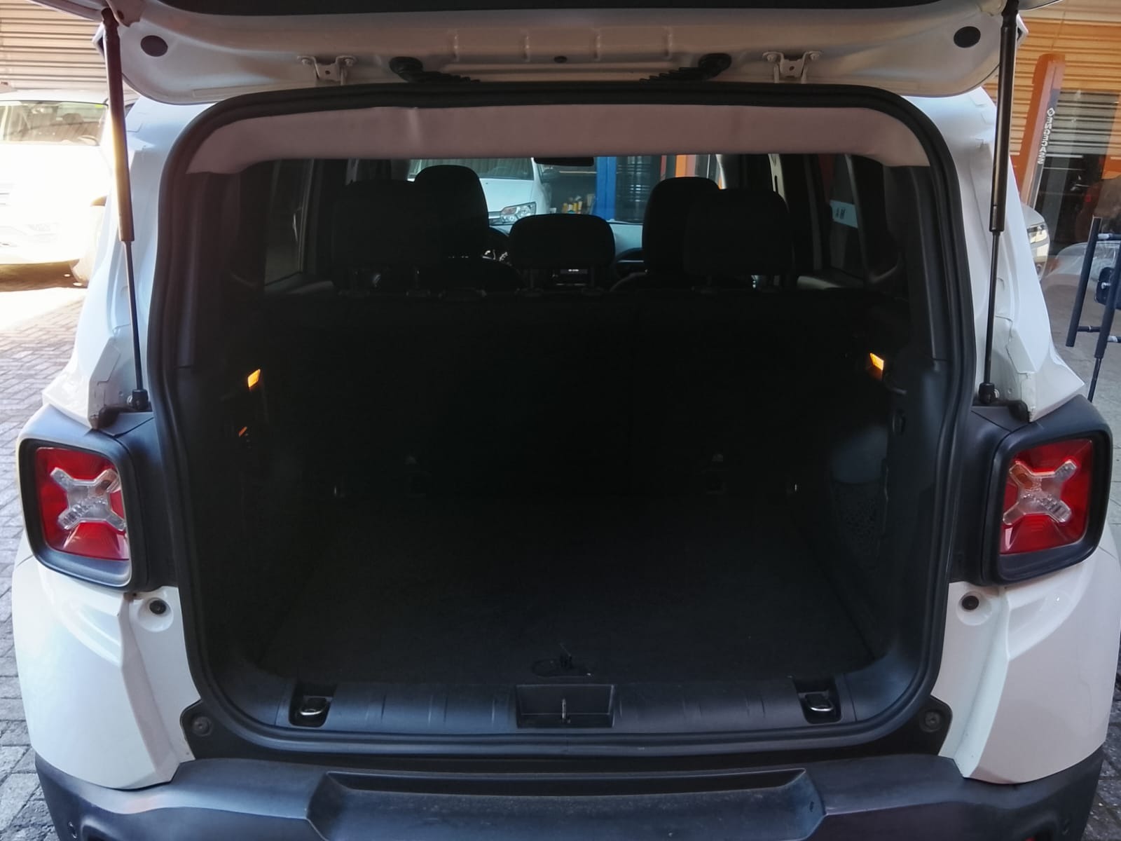 Jeep Renegade Sport 1.8 4X2 Flex 16V Aut. - foto 19