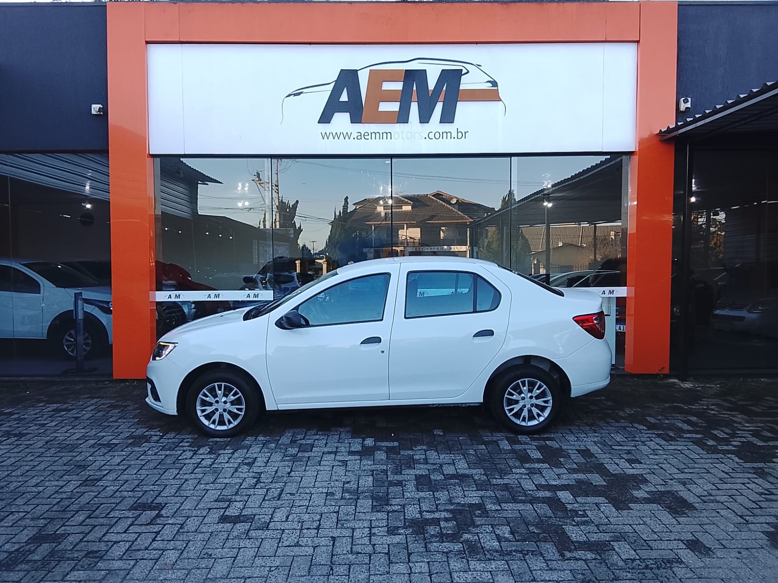Renault Logan Life Flex 1.0 12V 4P Mec. - foto 4