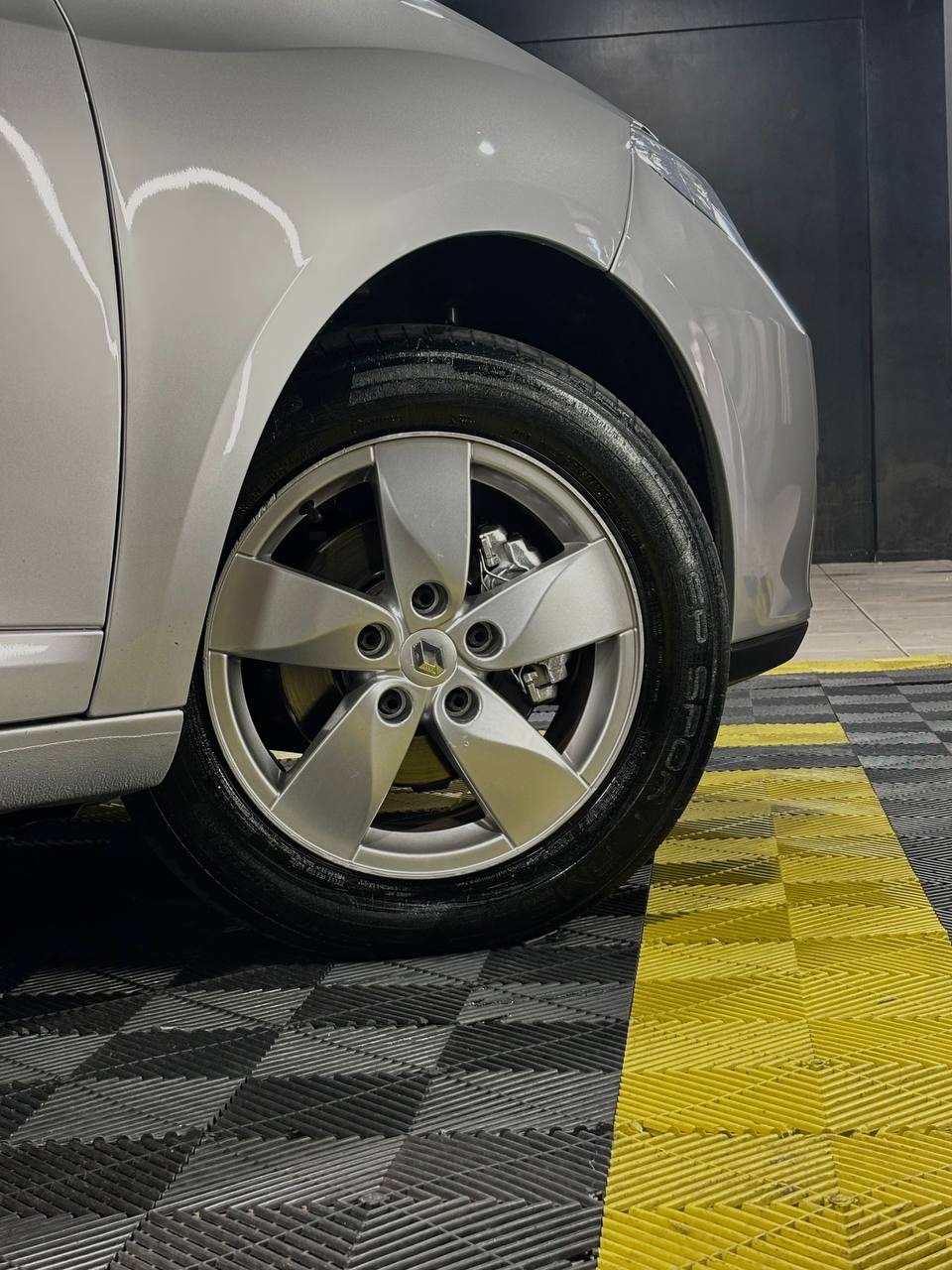 Renault FLUENCE Sed. Dynamique 2.0 16V Flex Mec. - foto 6