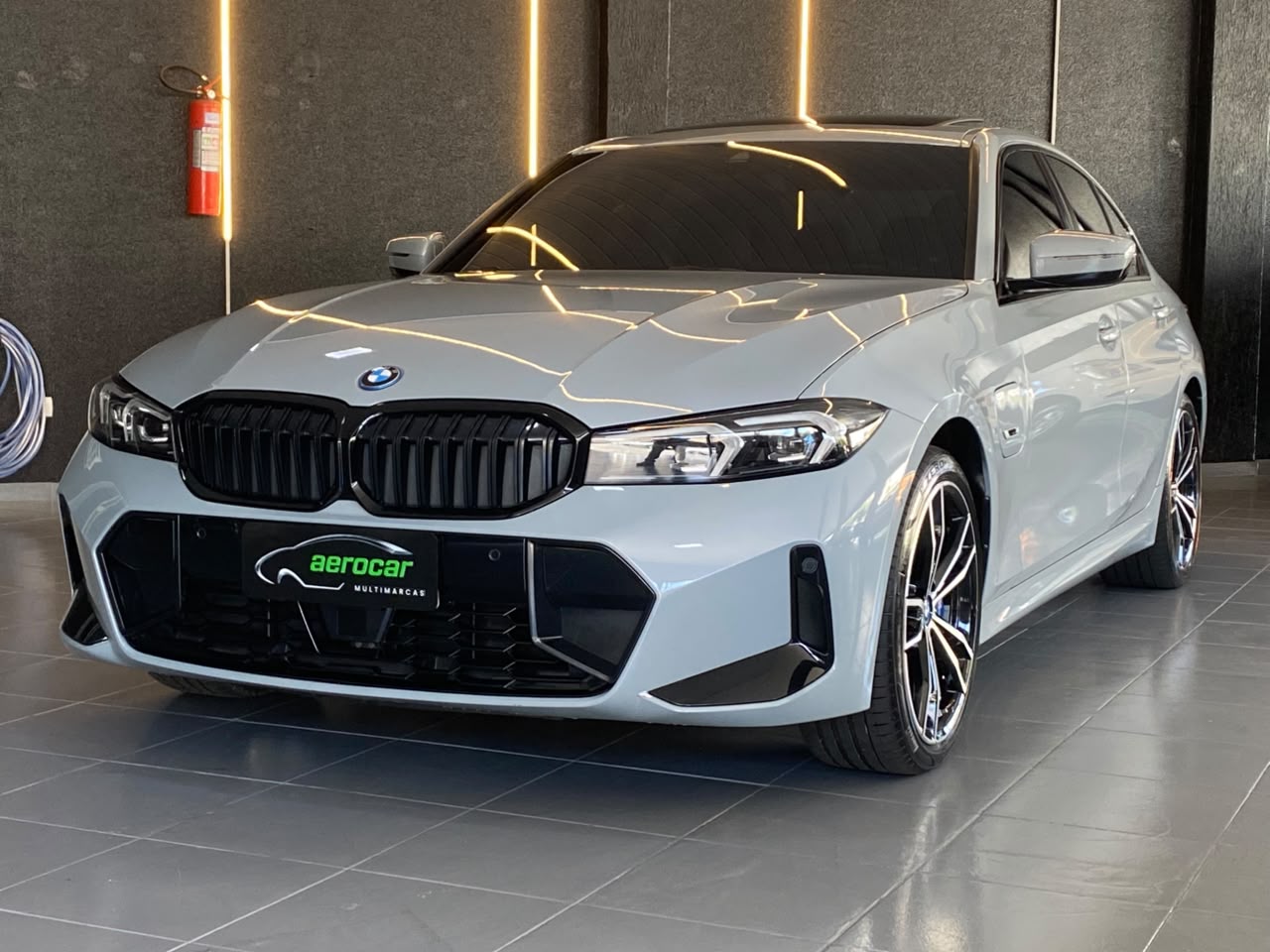 BMW 330e M Sport 2.0 Turbo Aut. (híbrido) - foto 3